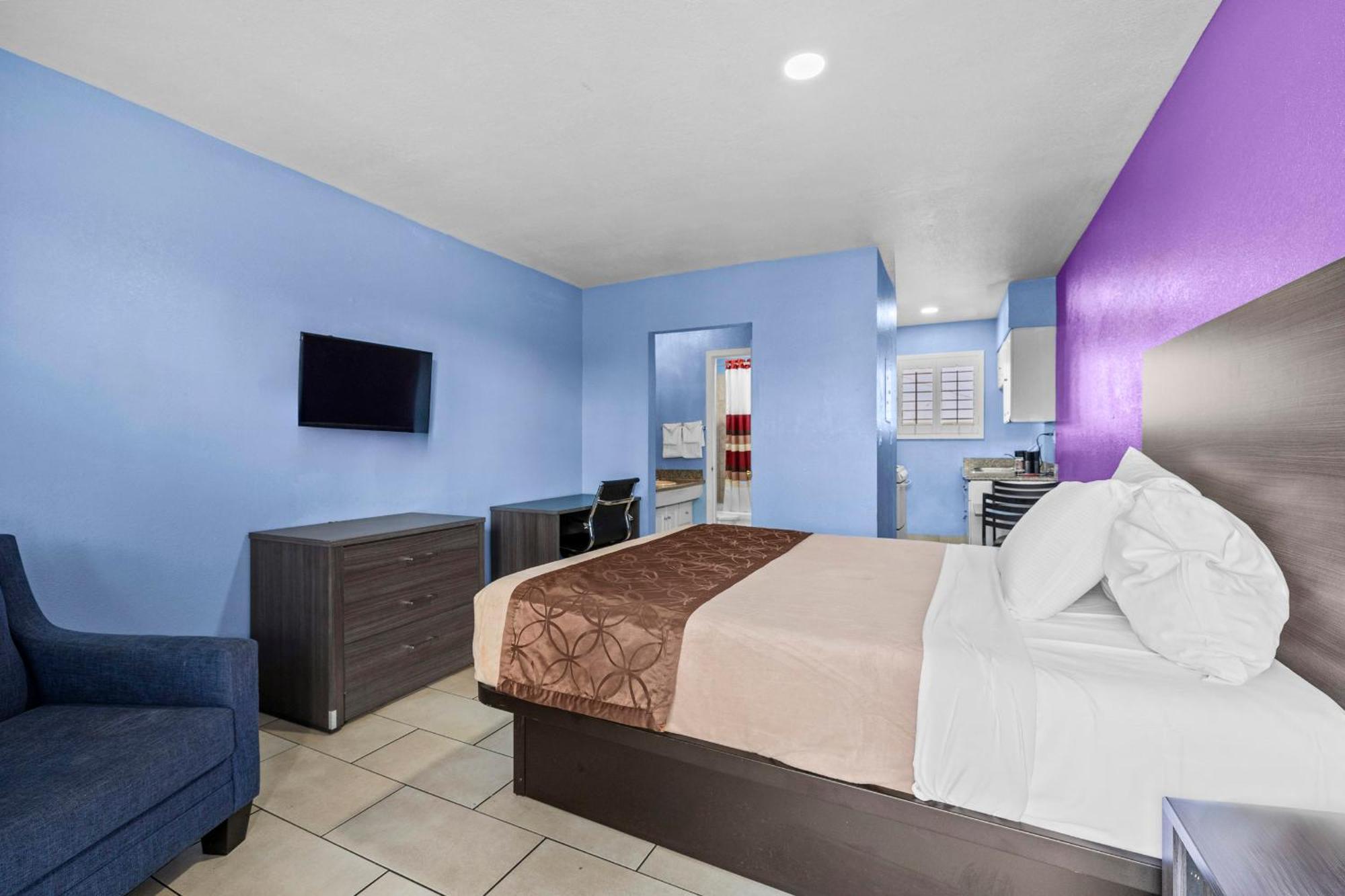 Superior Single Room 1 Queen Bed Non Smoking
