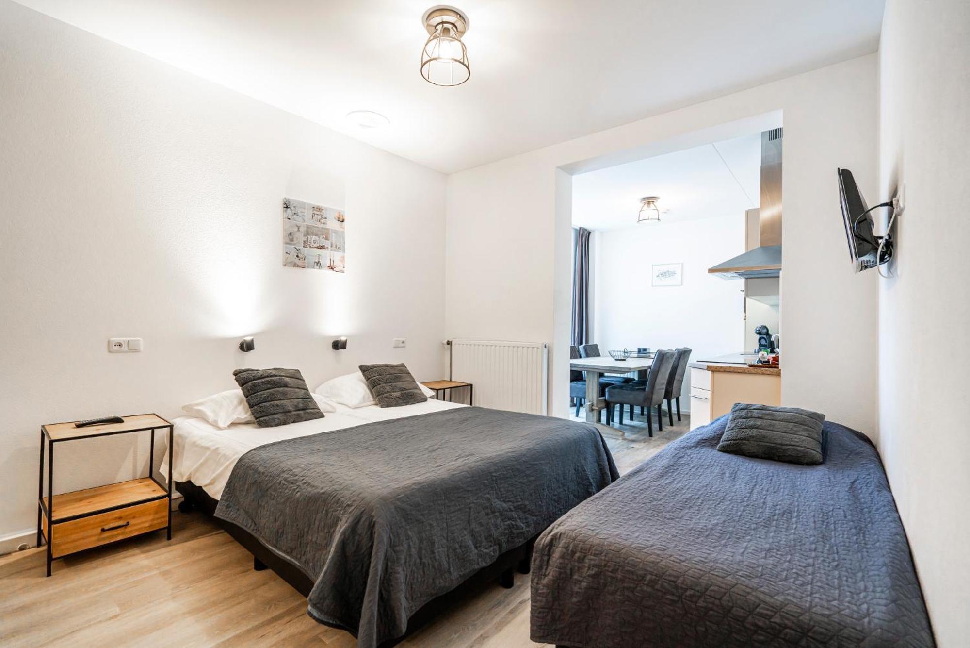 Large Studio First Floor (5 Adults),1662391731:JPEG