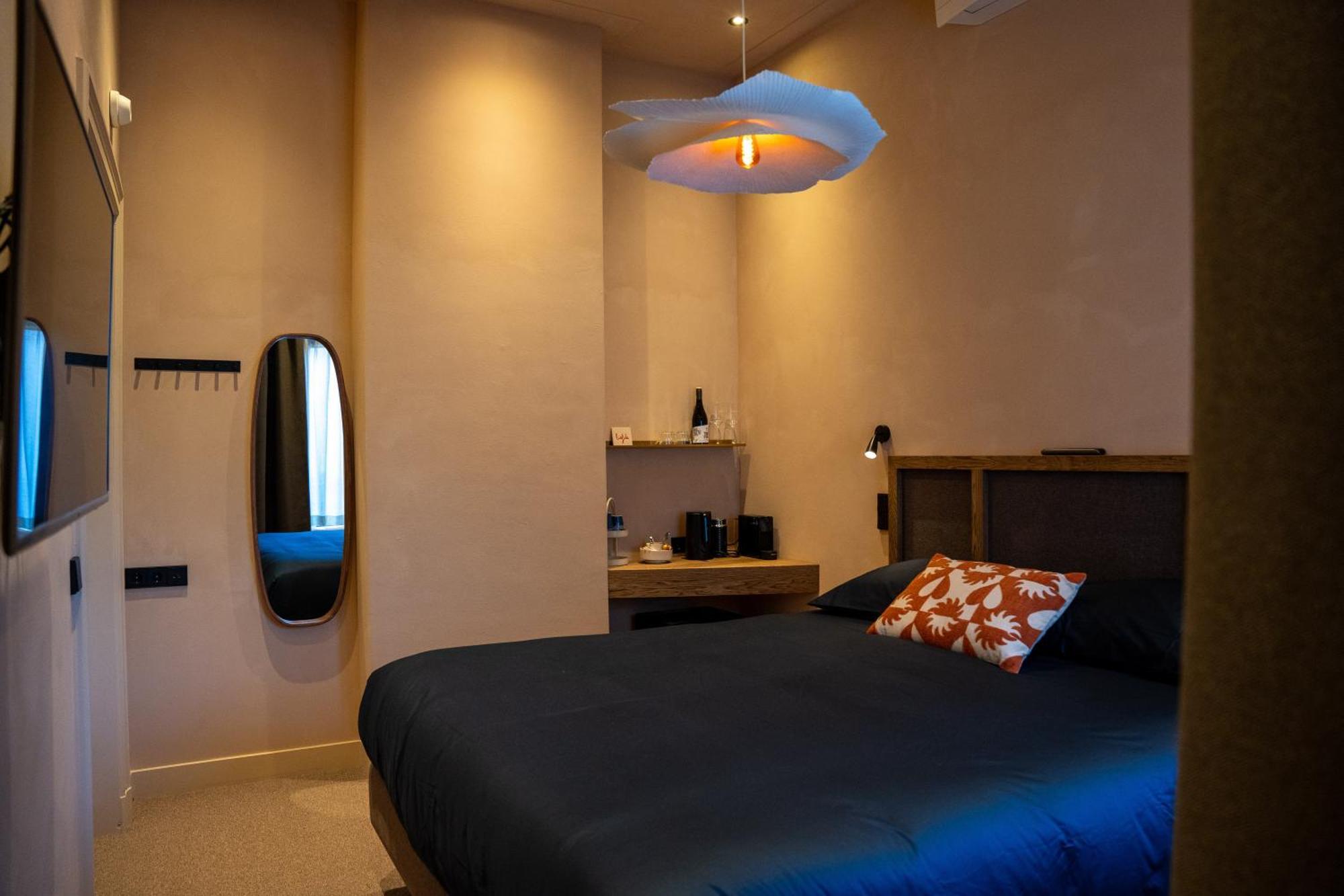 Deluxe Double Room Bath,1665182961:JPEG