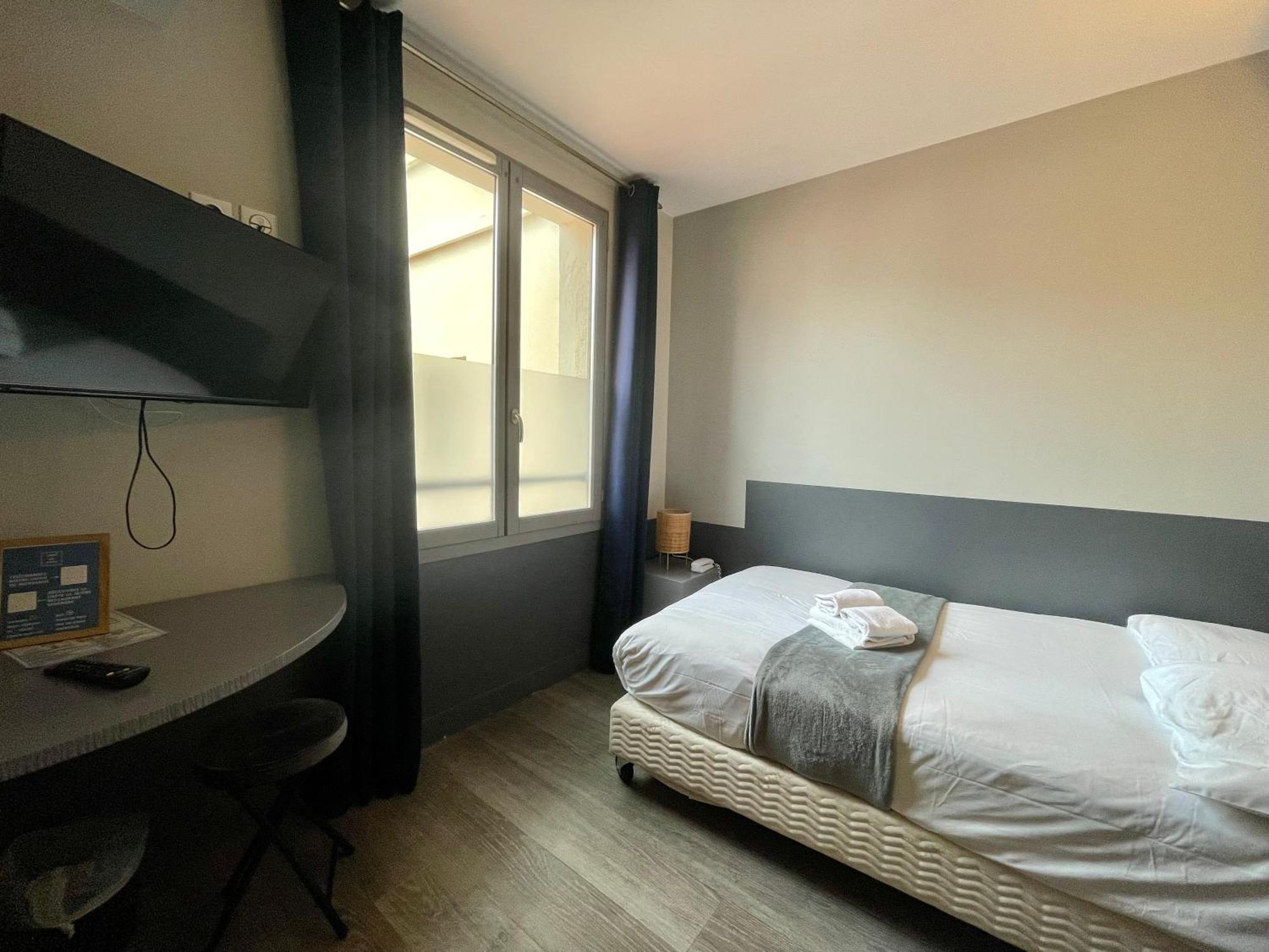 Single Room - Patio or Street view