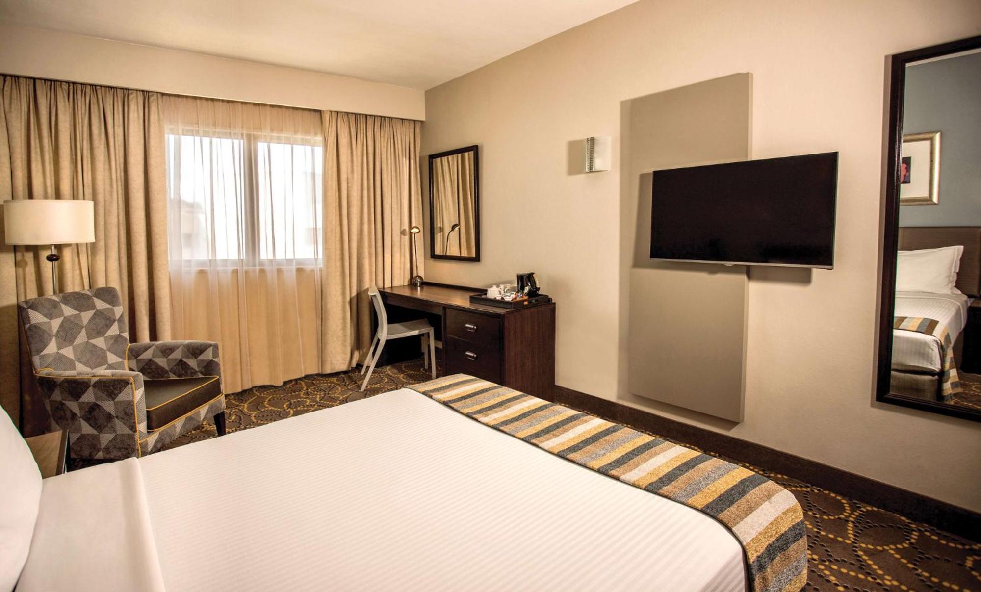 Standard Queen Room