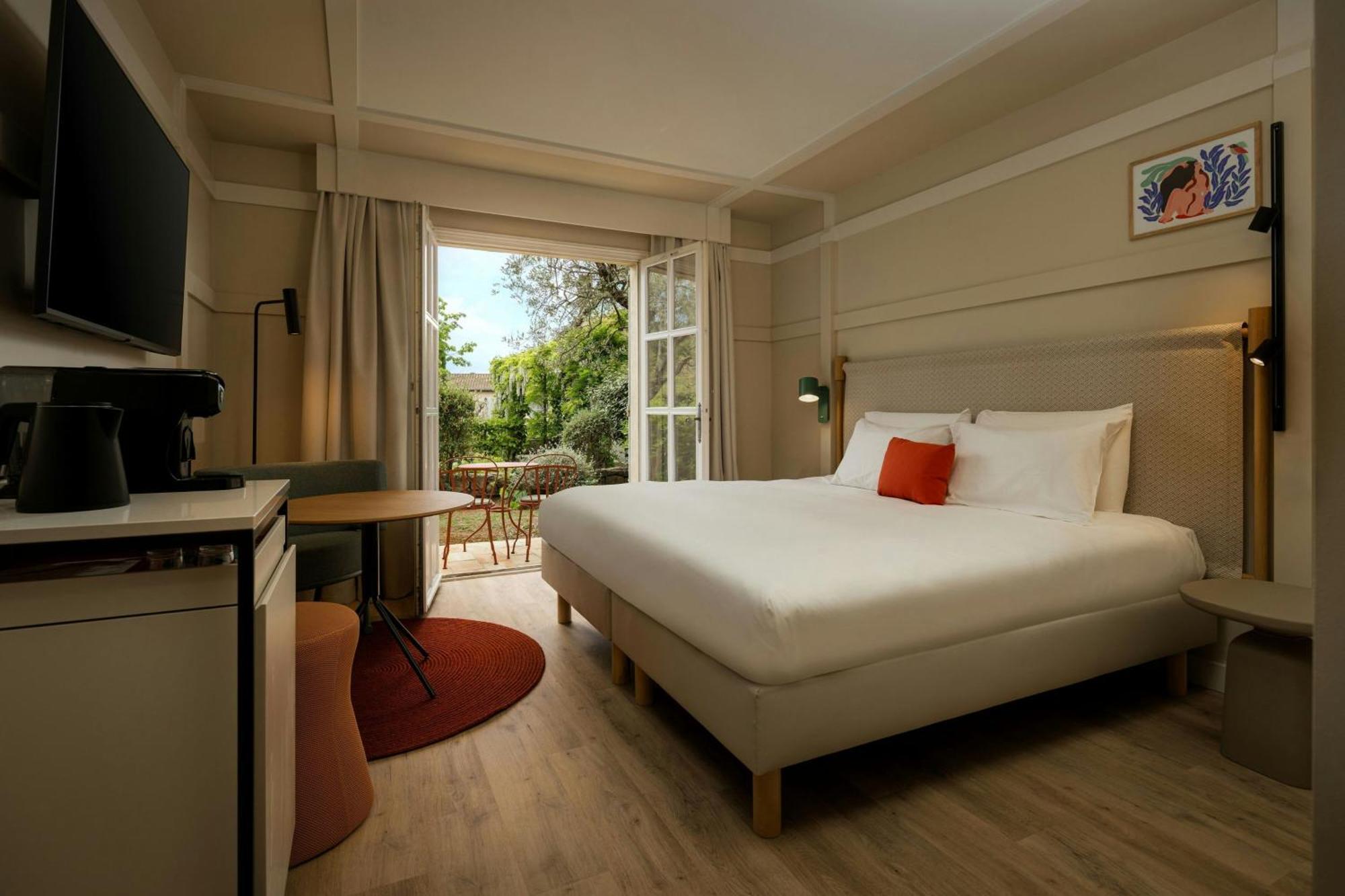 Superior Double Room with Balcony and Garden View