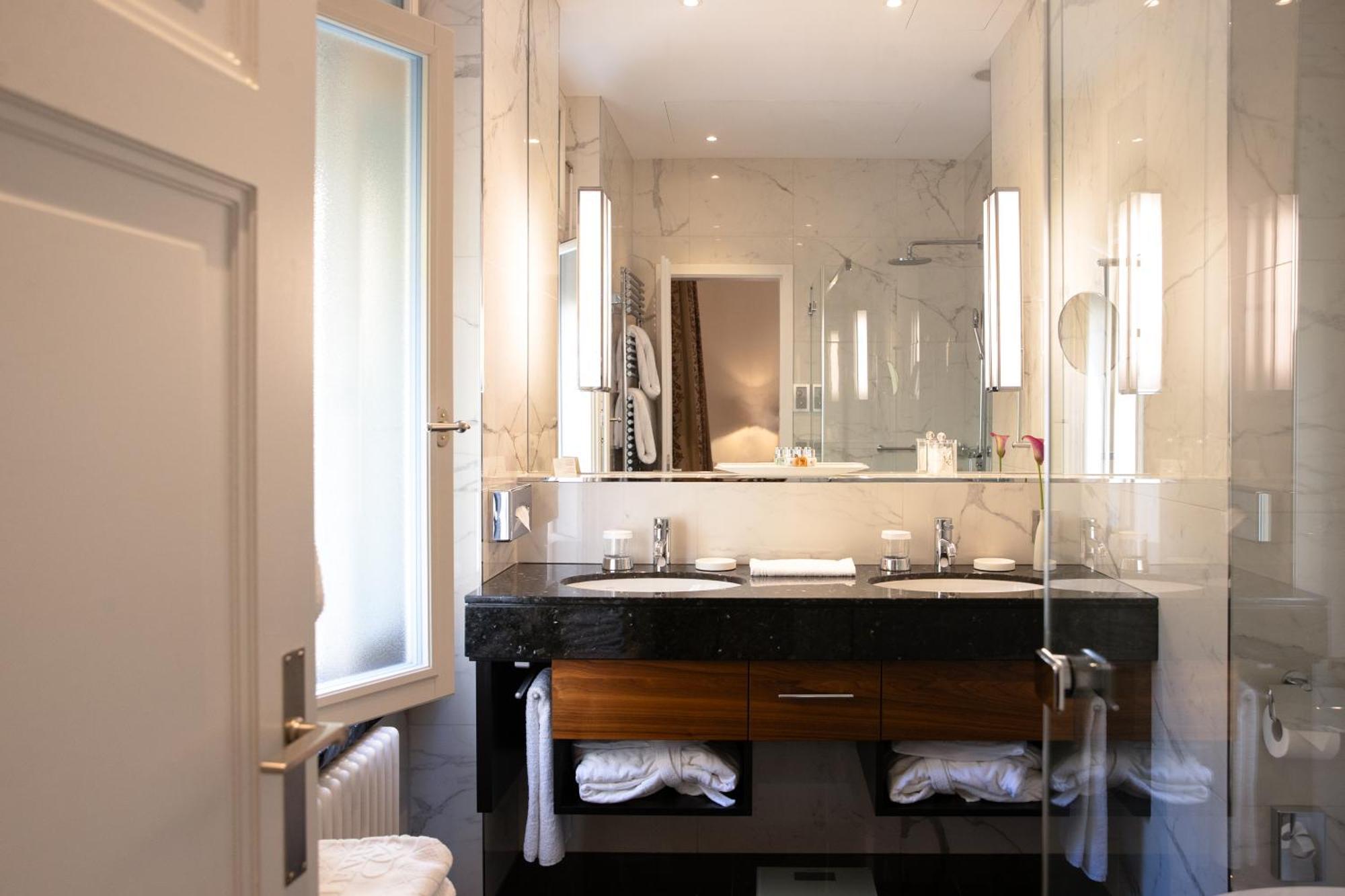 Suite,1678627961:JPEG