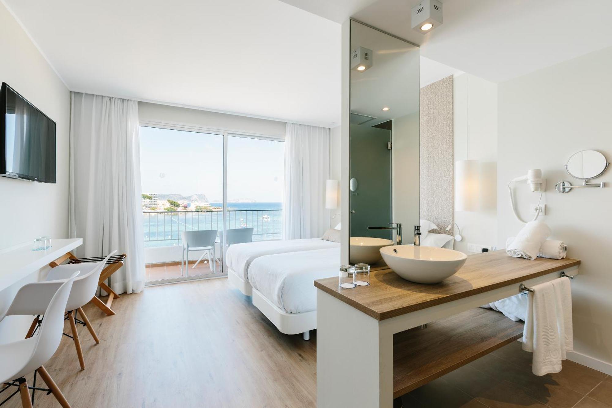 Chambre Double Supérieure - Vue Directe sur Mer