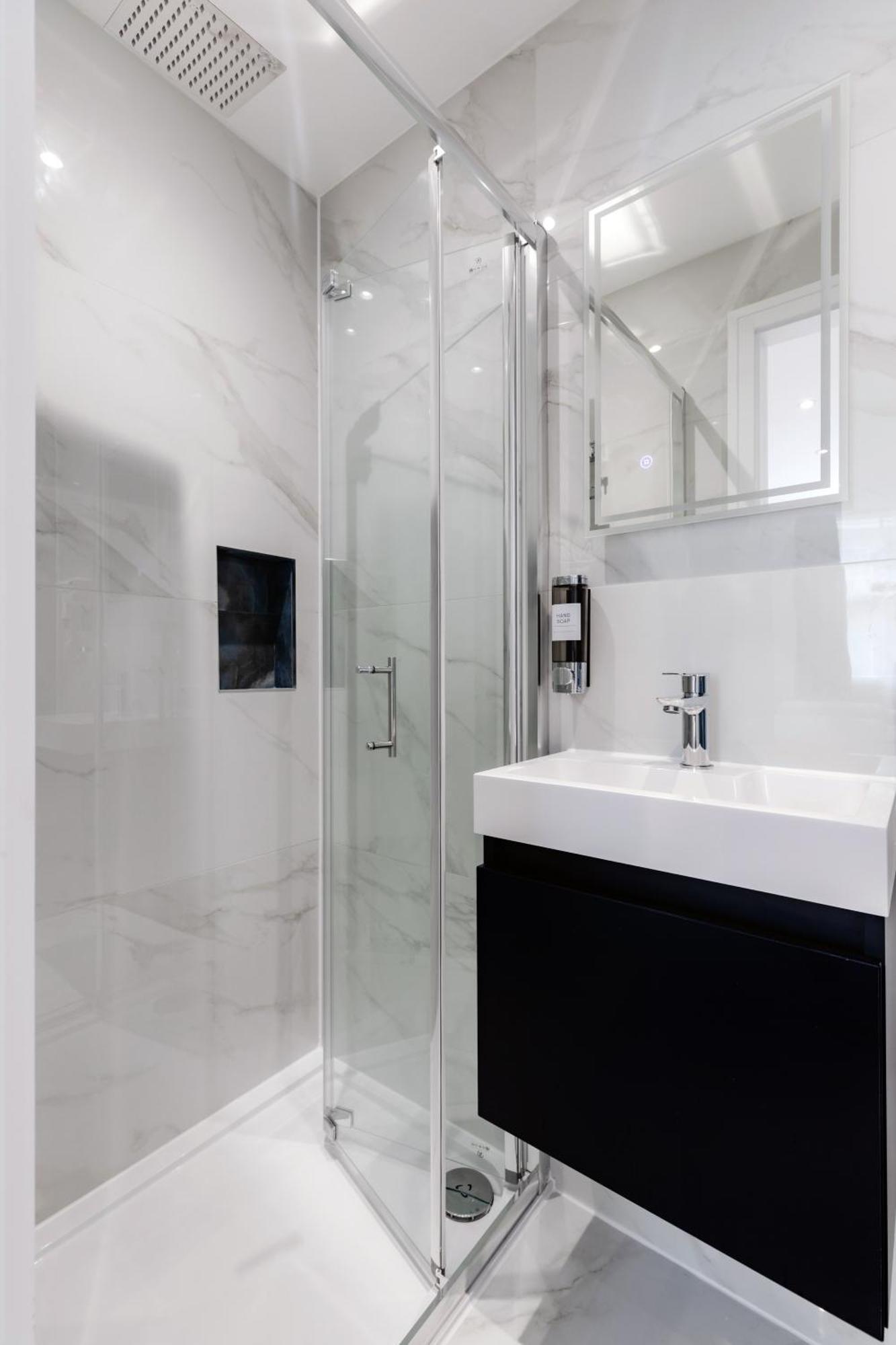 Twin Room with Shower