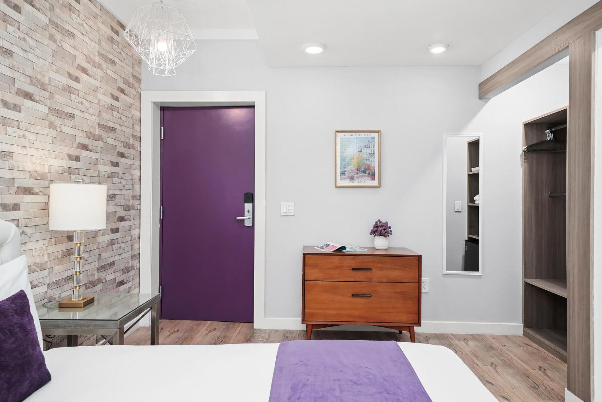 Accessible Standard Queen Room