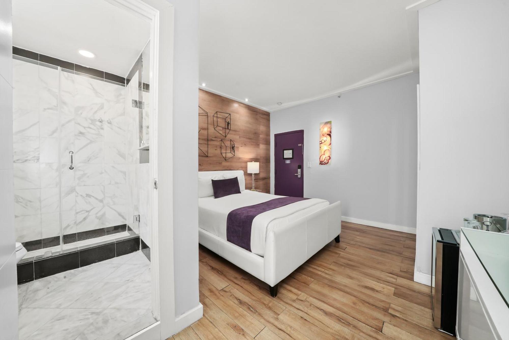 Standard Queen Room