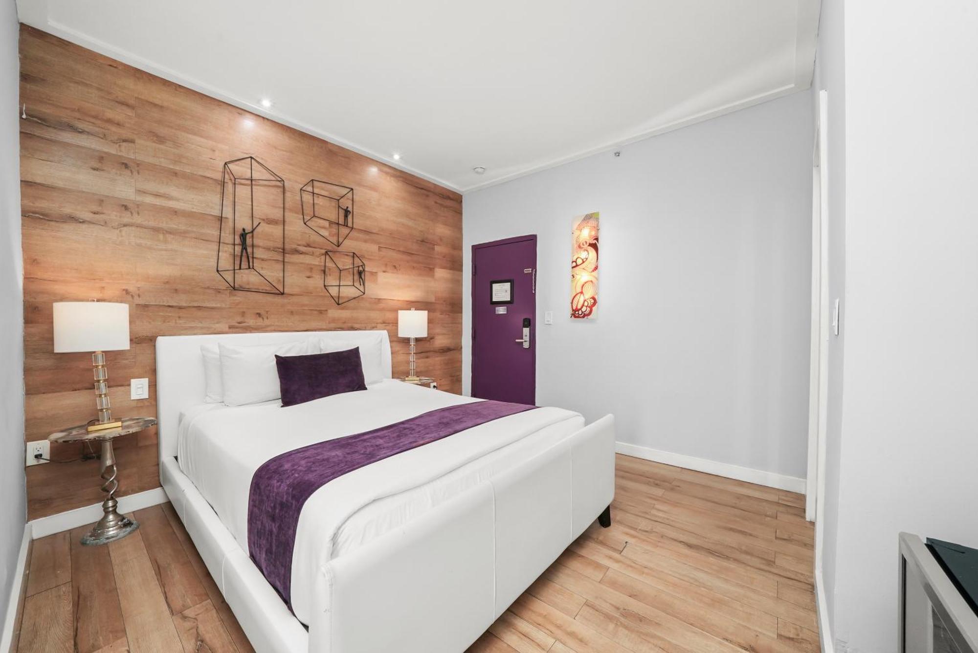 Standard Queen Room
