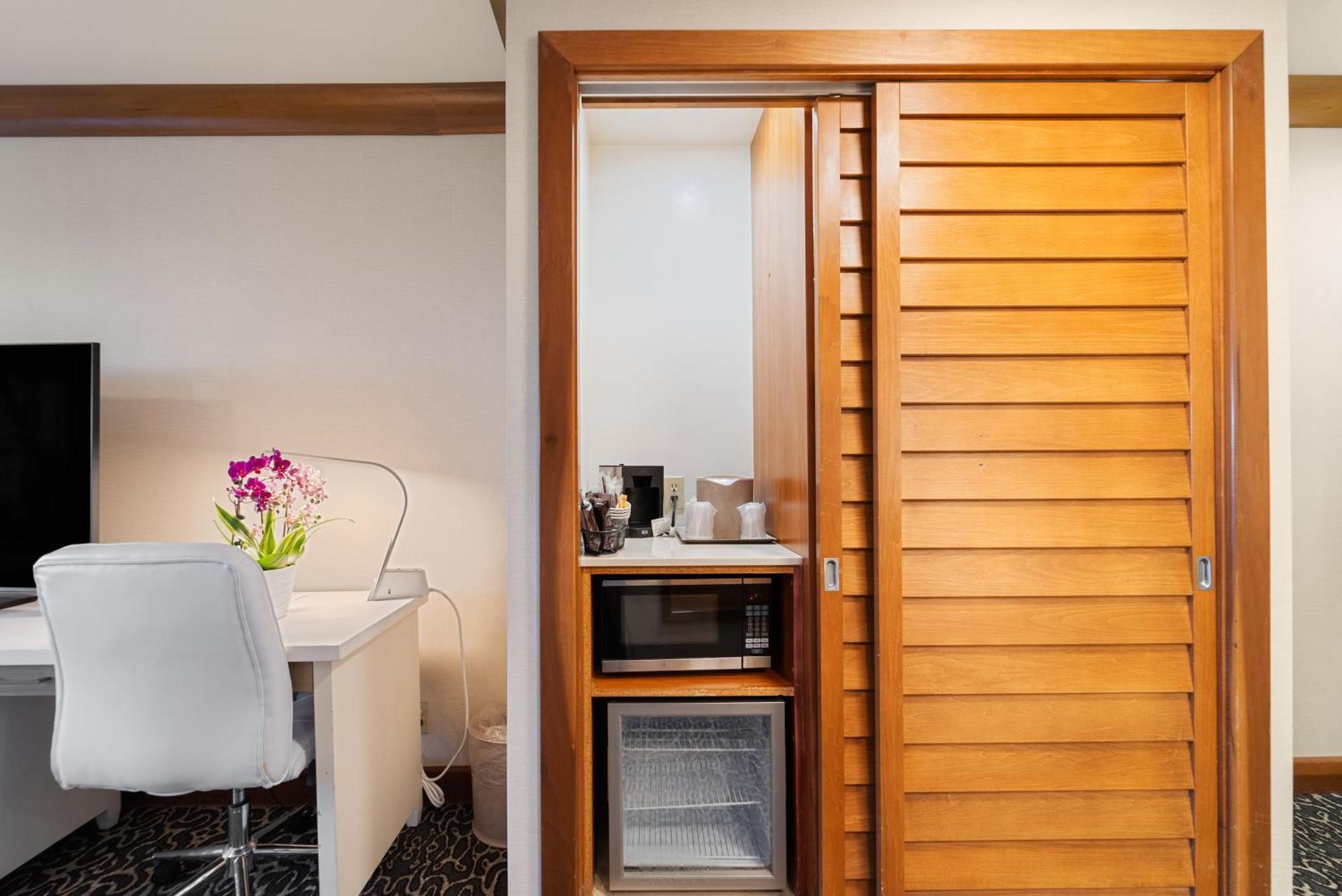 Standard Queen Non View Accessible Room
