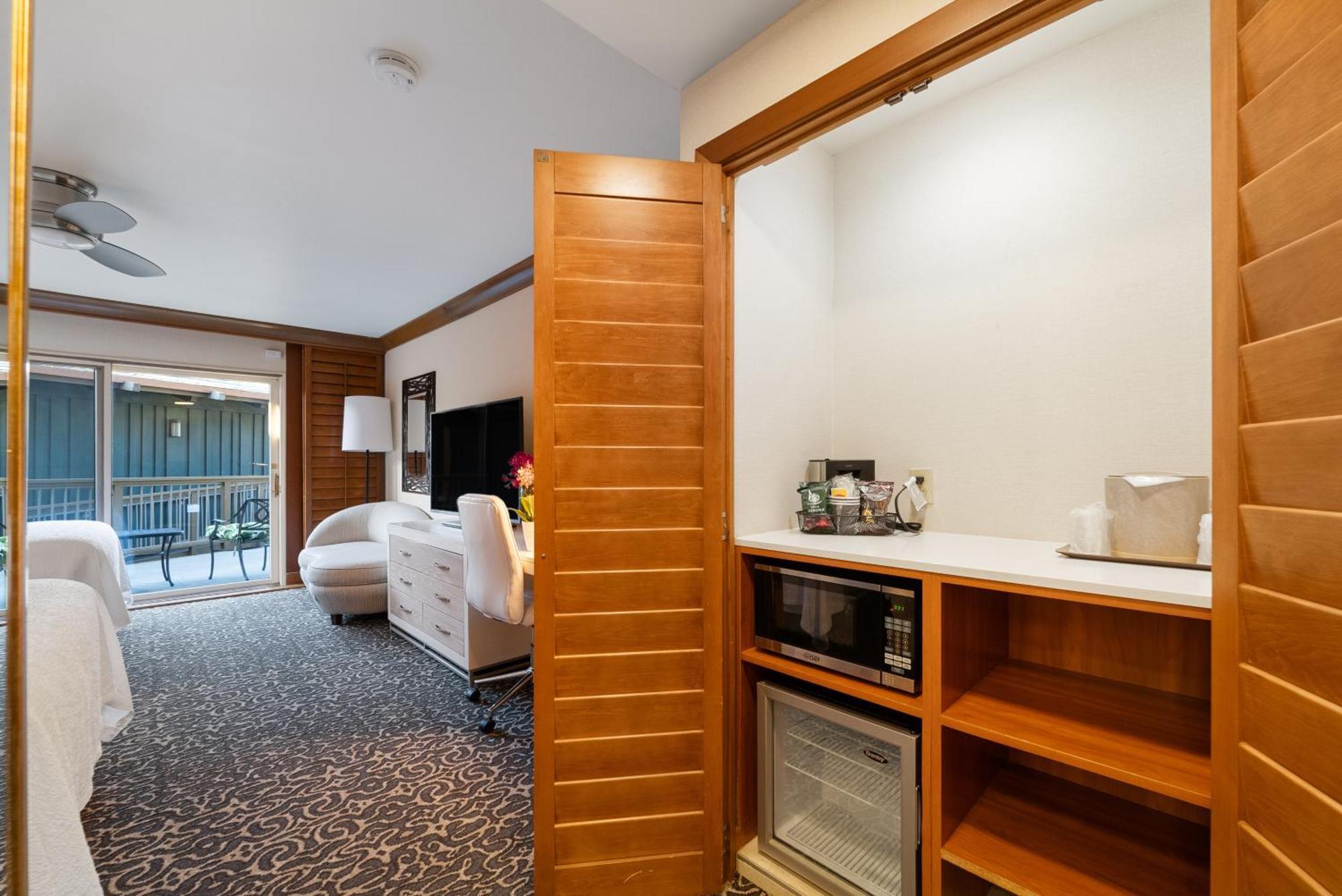 Water View Two Standard Queen Beds