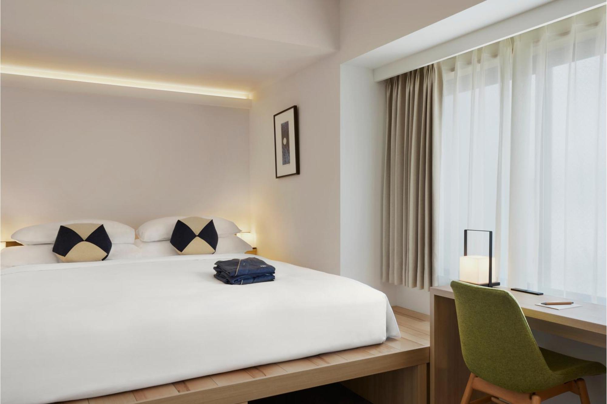 Comfy King Room