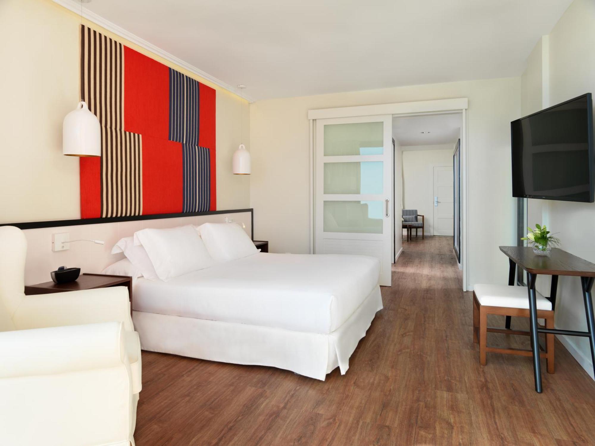 Junior Suite with Sea View (3 Adults + 1 Child),1695739987:JPEG