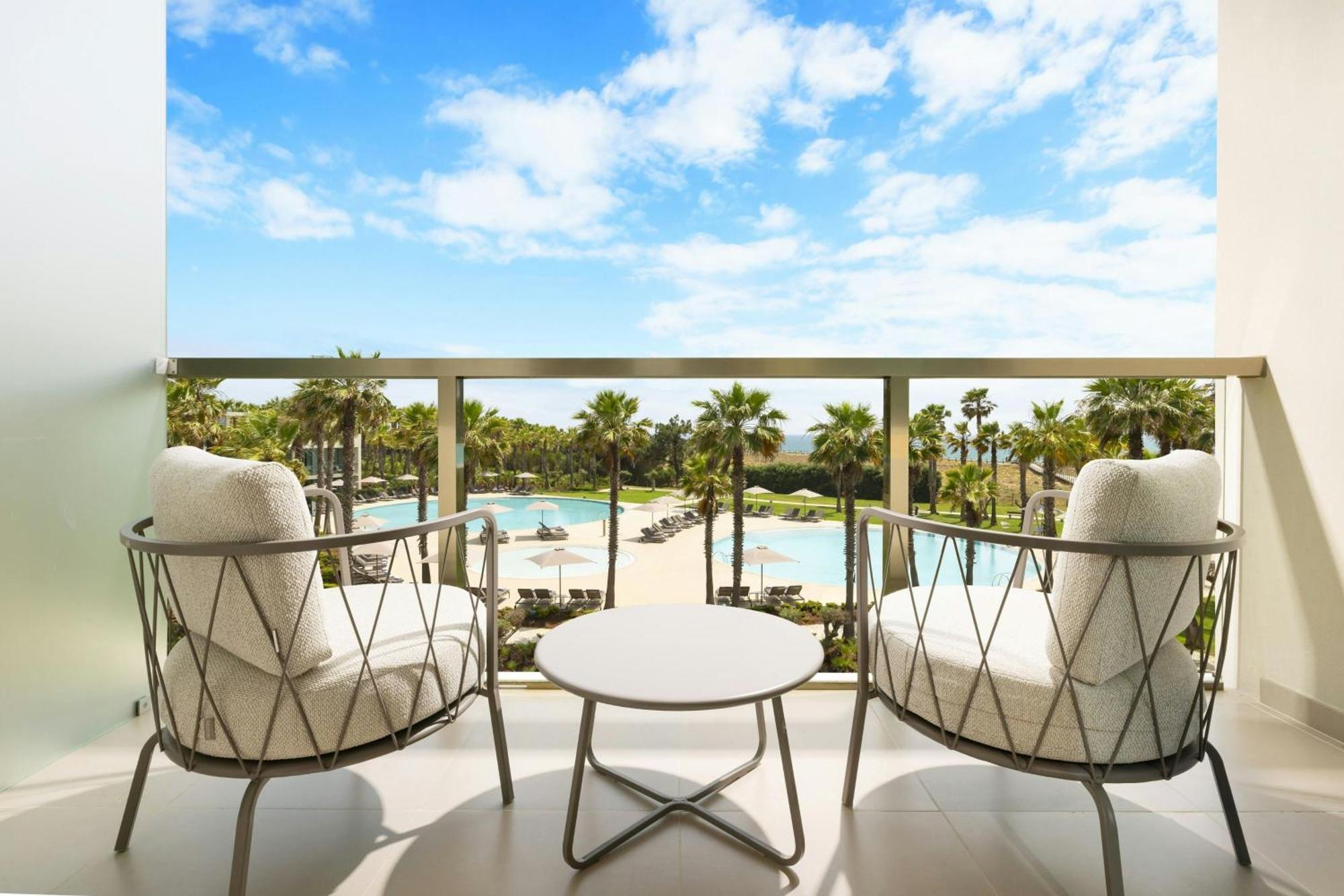 Suite com 2 Quartos e Vista Piscina