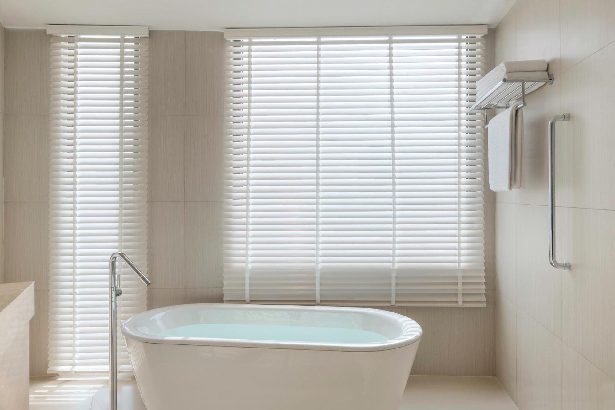 One-Bedroom Suite with Sea View/Balcony/Living Area - Theme Park,1705579899:JPEG