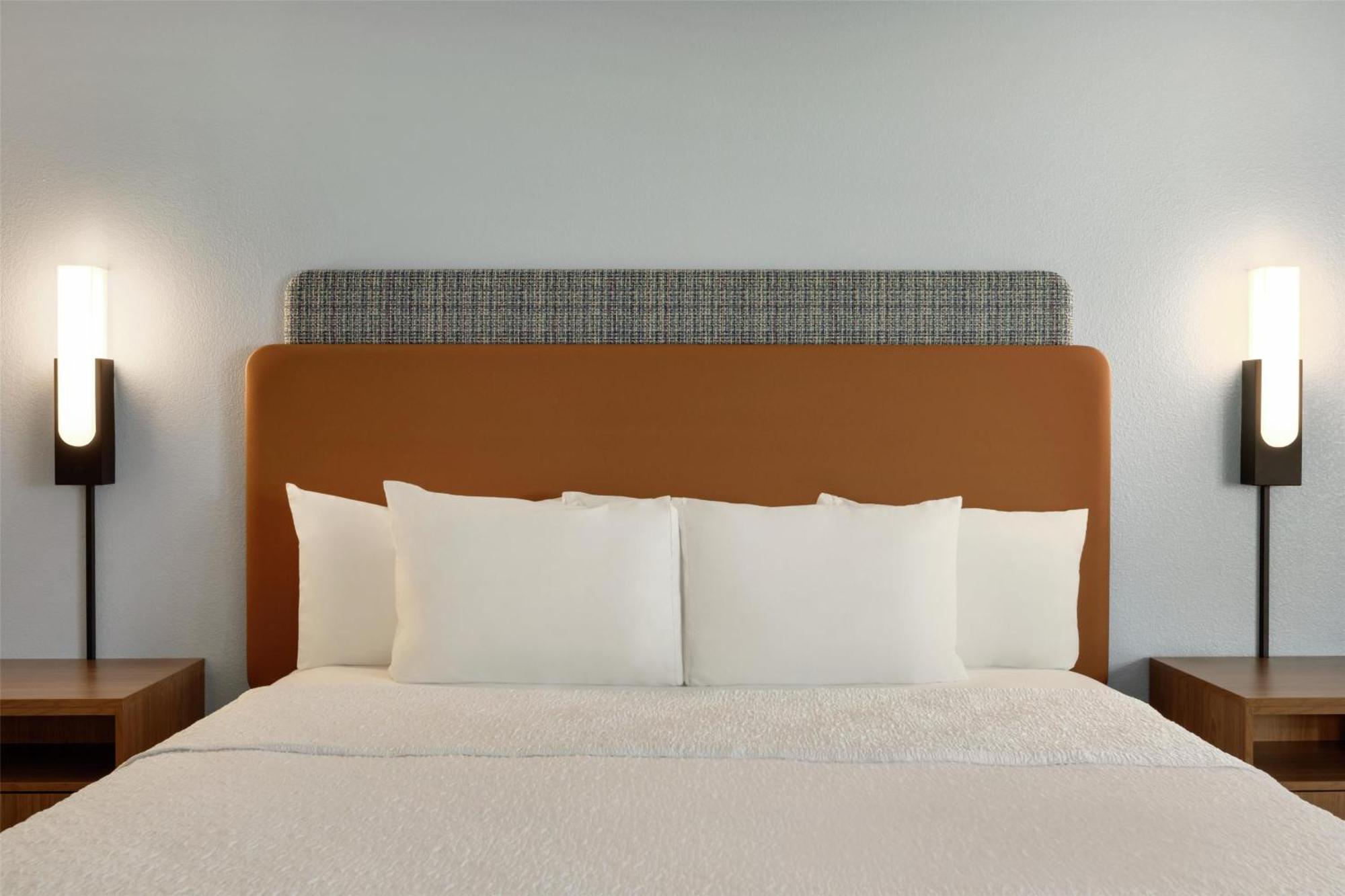 King Room with King Bed - Non-Smoking,1706802656:JPEG