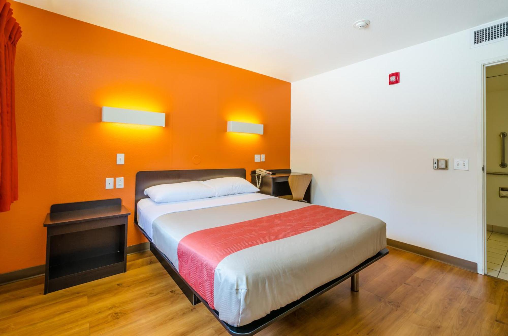 1 Queen Bed | Non-Smoking, Micfridge