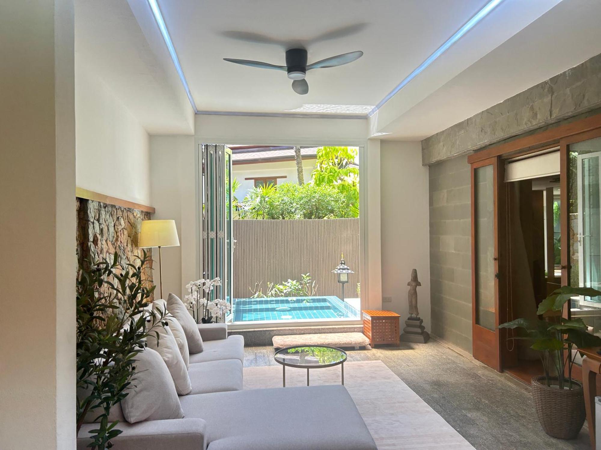 Sala Outdoor Hydropool Garden