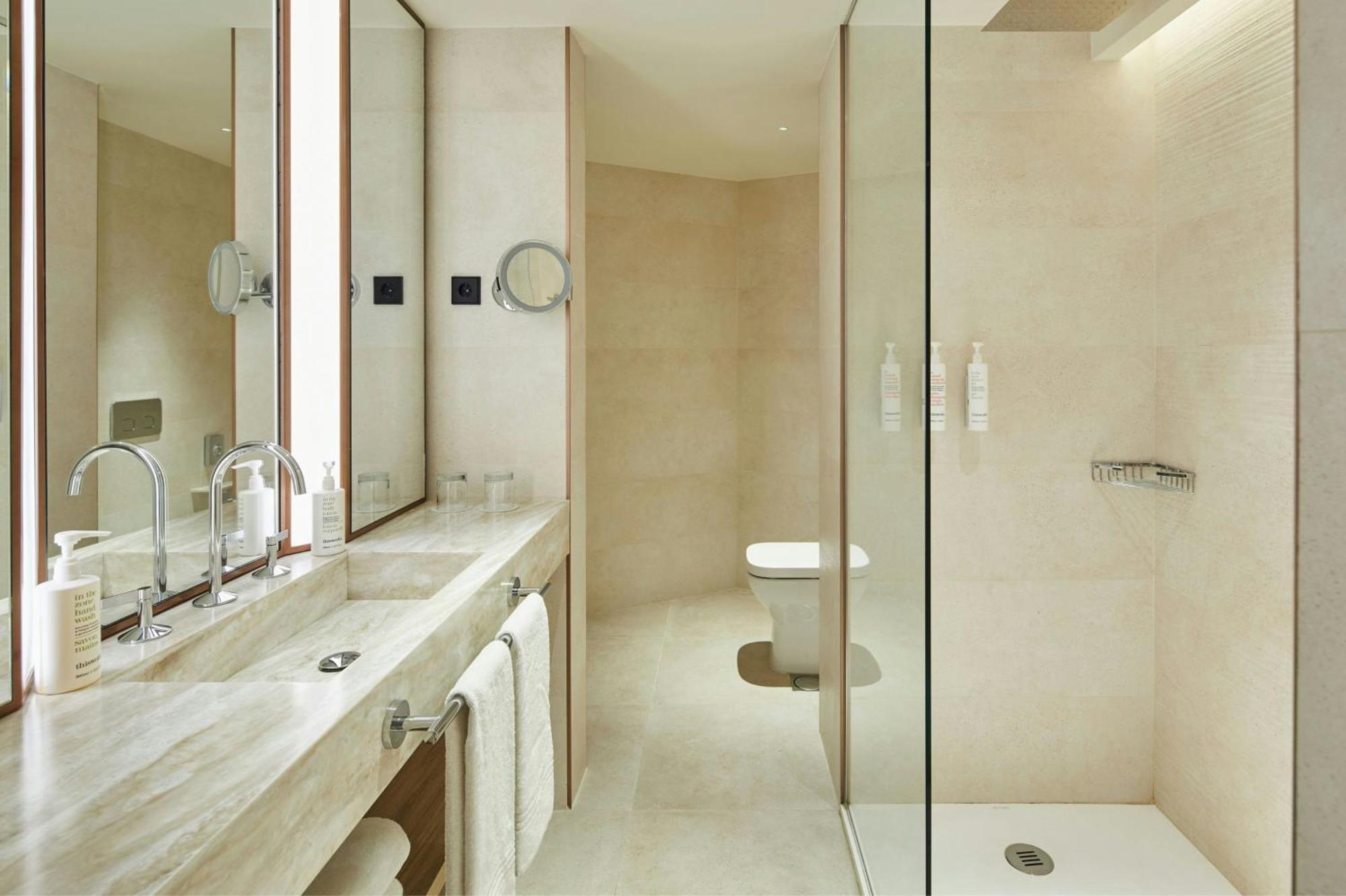 Suite met 2 slaapkamers met uitzicht op de stad