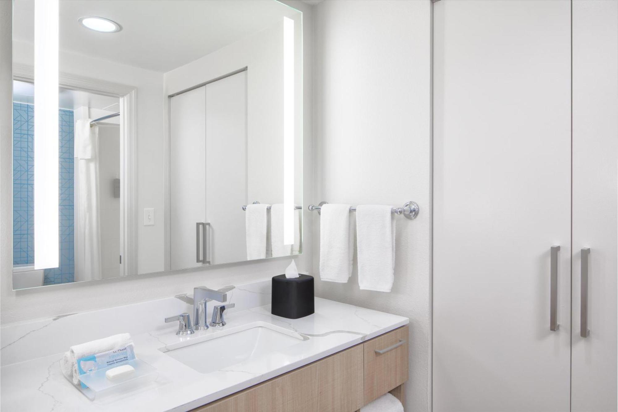 Standard Two Queen Beds - Hearing Accessible/Non-Smoking,1730019240:JPEG