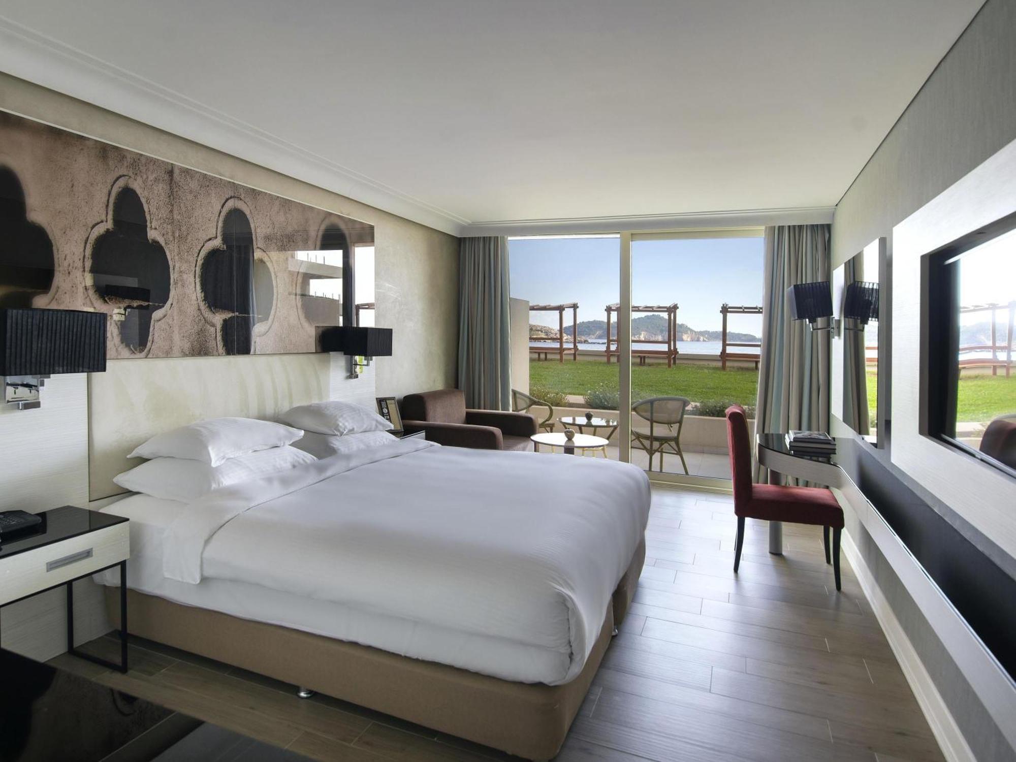 Habitación Doble Superior con vistas al jardín y vistas parciales al mar