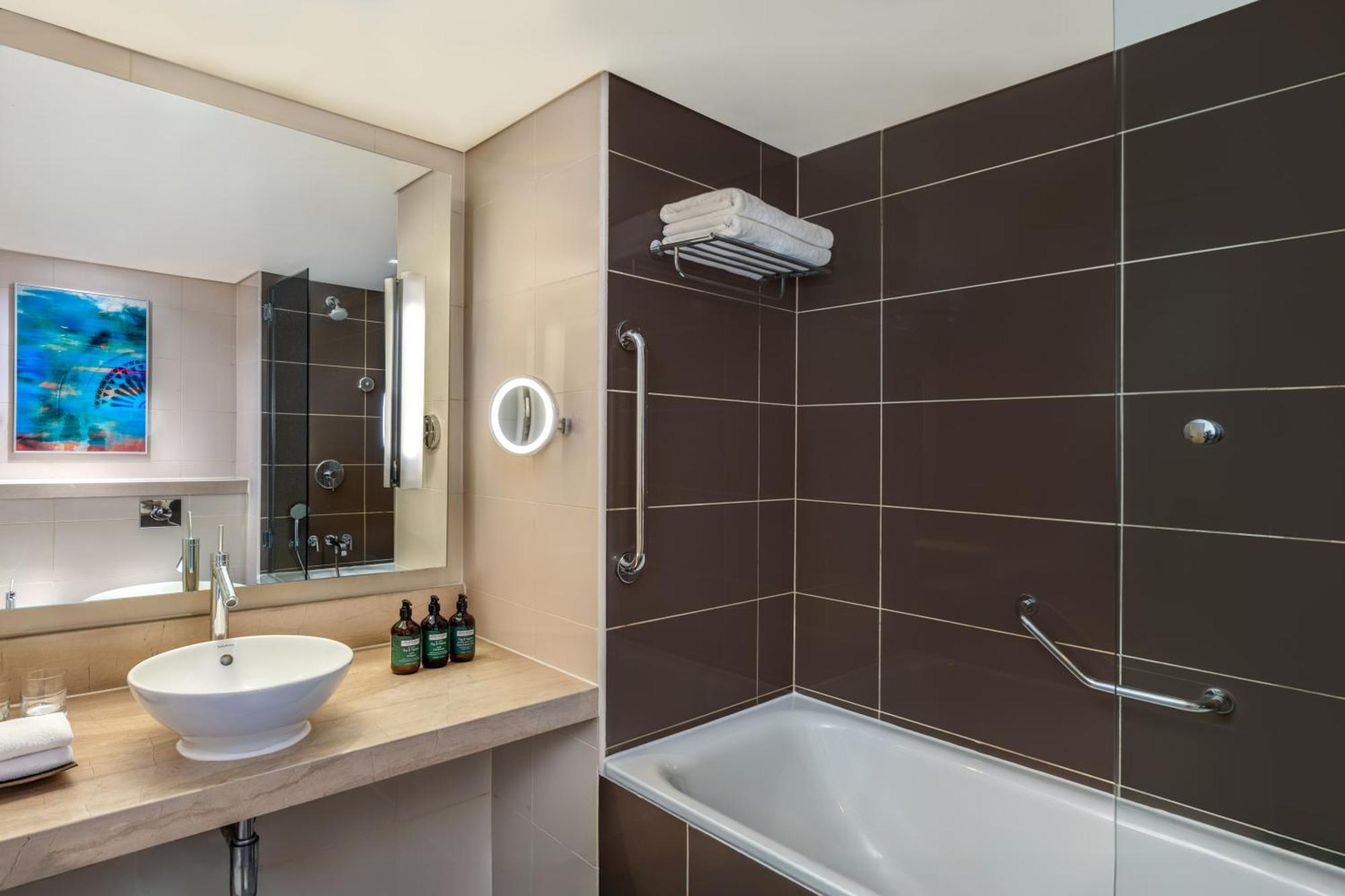 Deluxe King Room with Plaza View - Theme Park Access,1742652243:JPEG