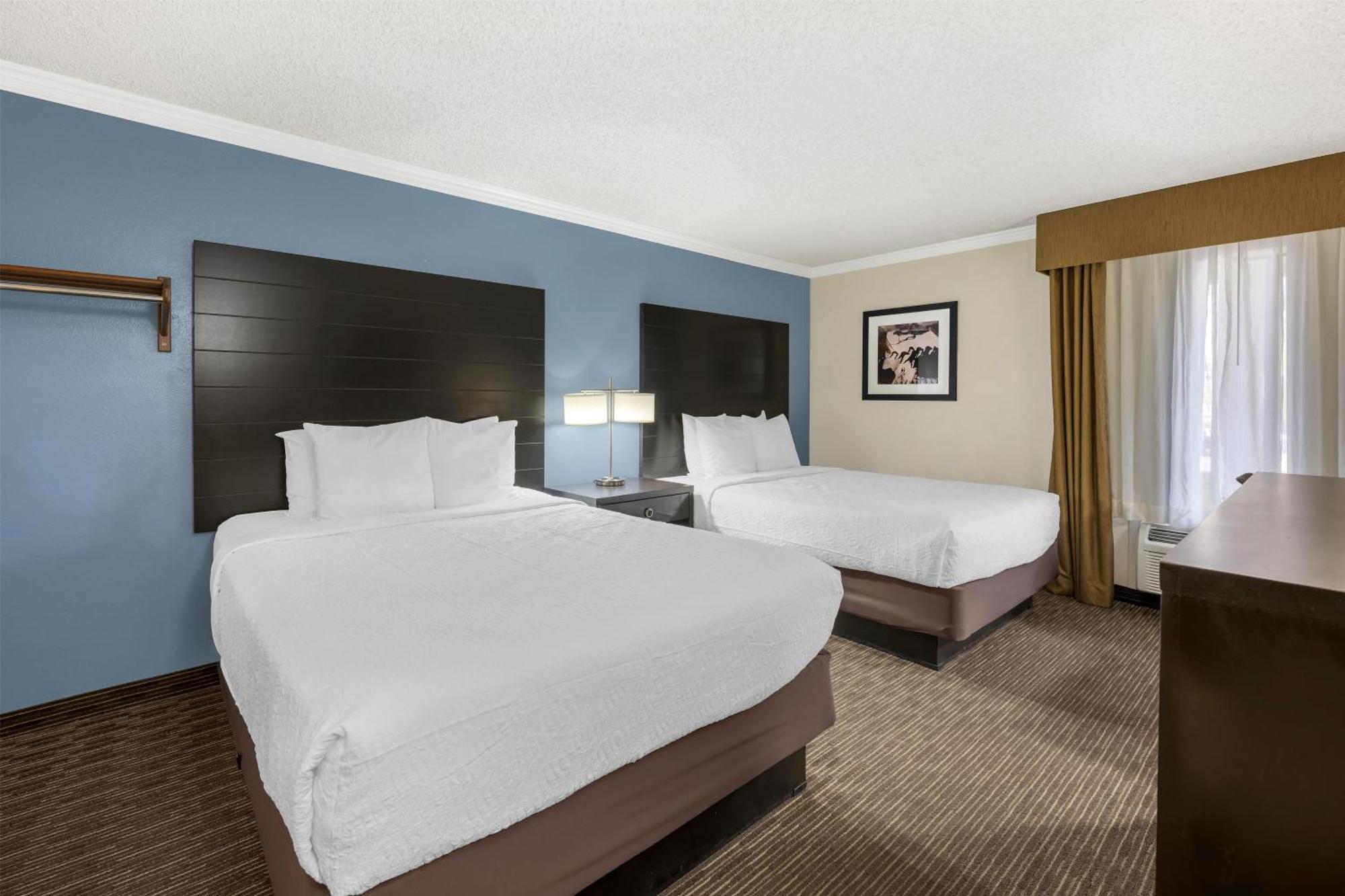 Queen Room Two Queen Beds Disability Access or Bath Tub,1742672732:JPEG