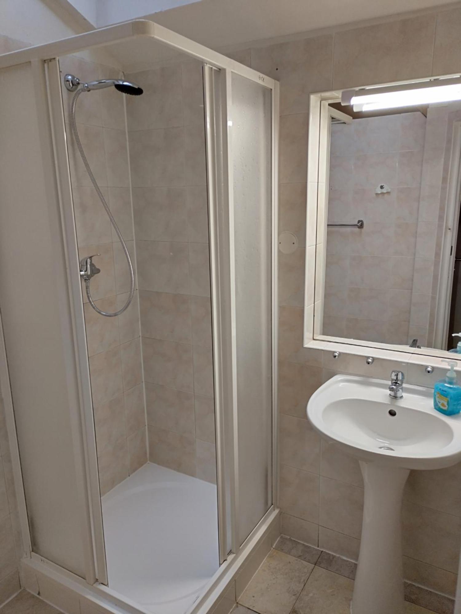 Habitación Cuádruple con baño compartido