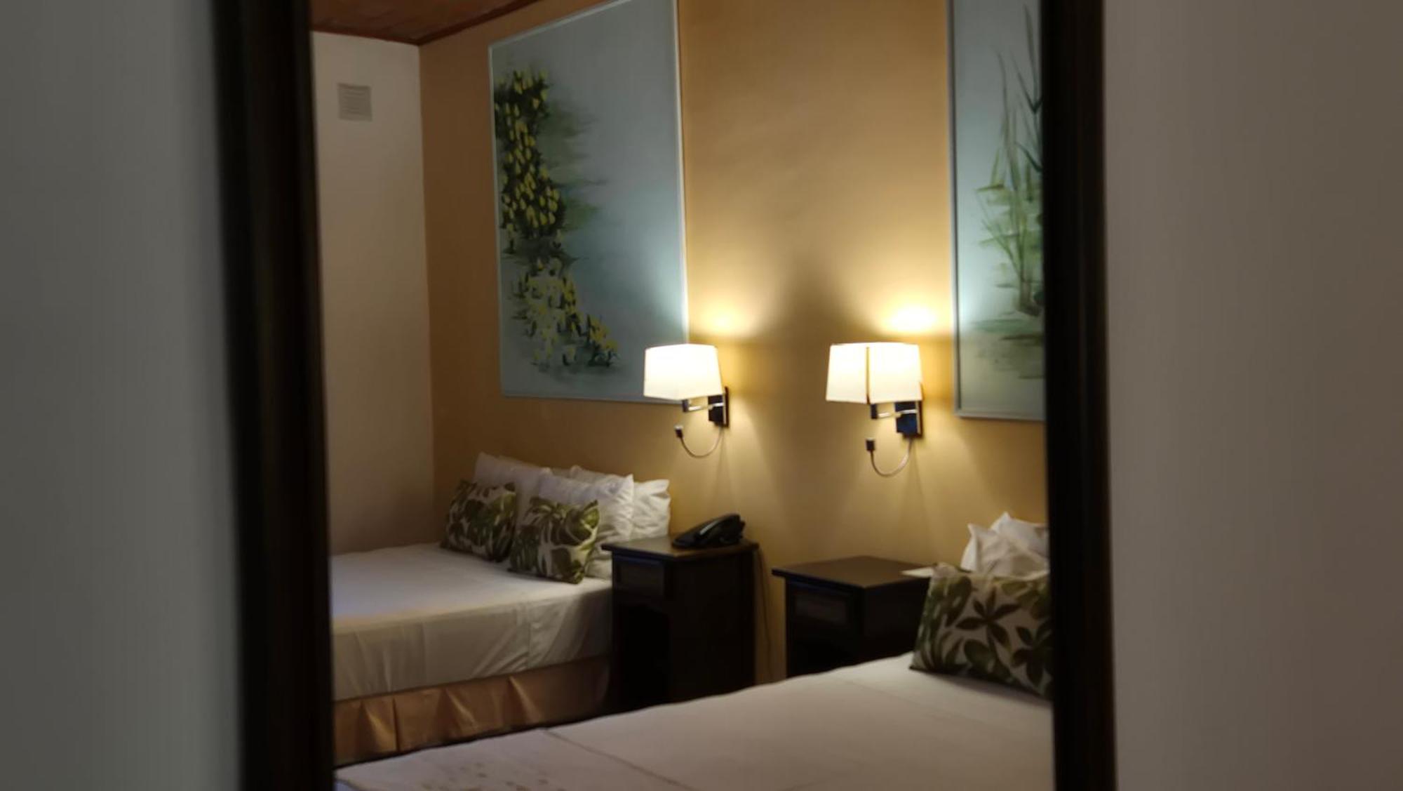 Quarto com 2 Camas de Solteiro