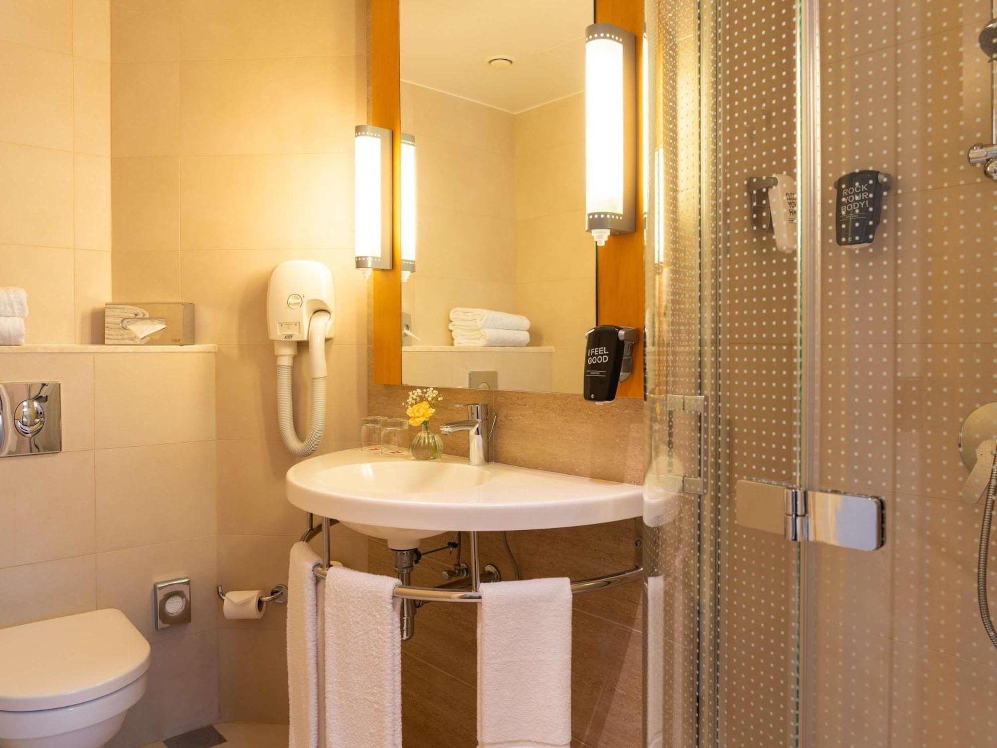 Premium Twin Room,1772969311:JPEG