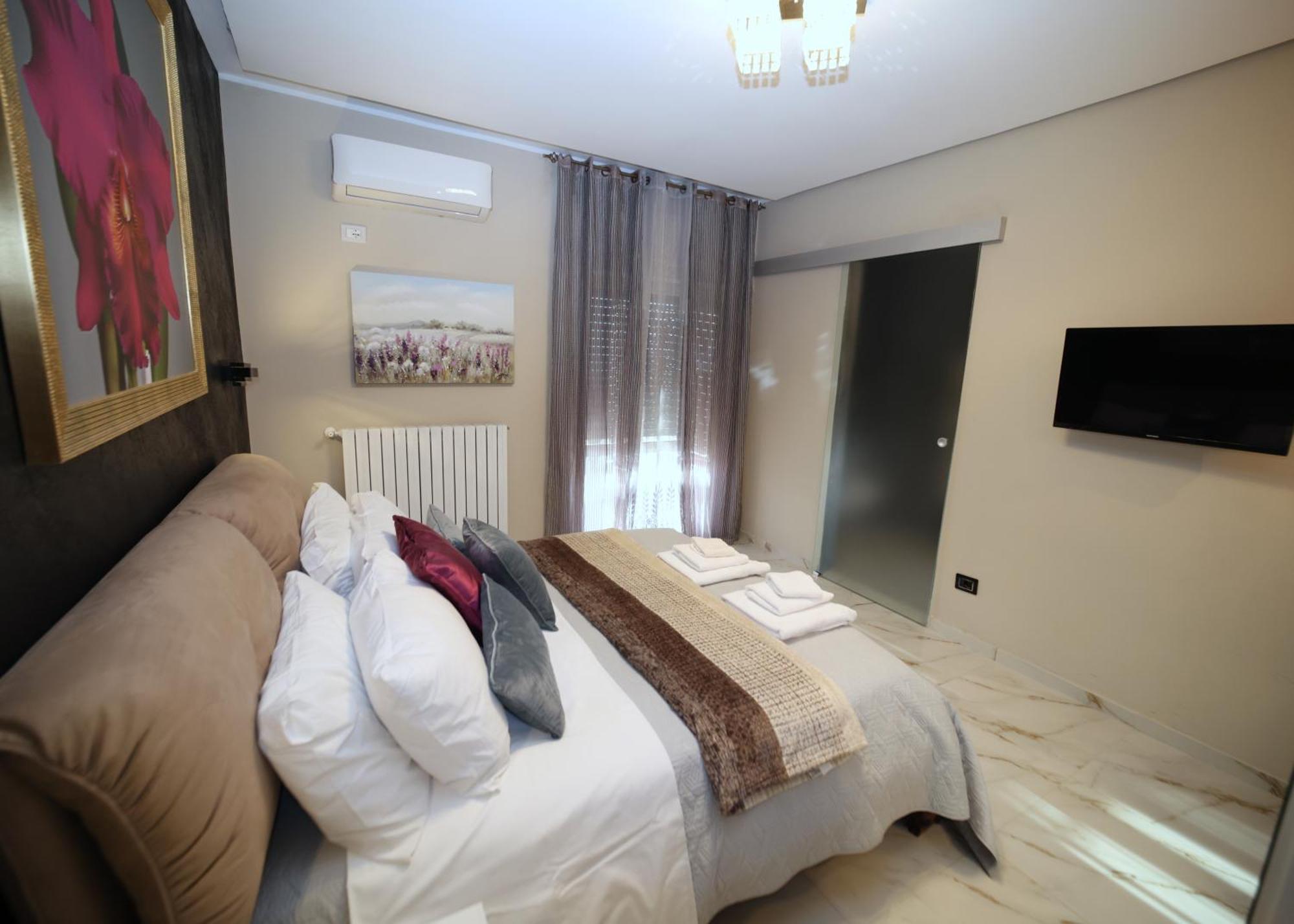 Double Room,1743381857:JPEG