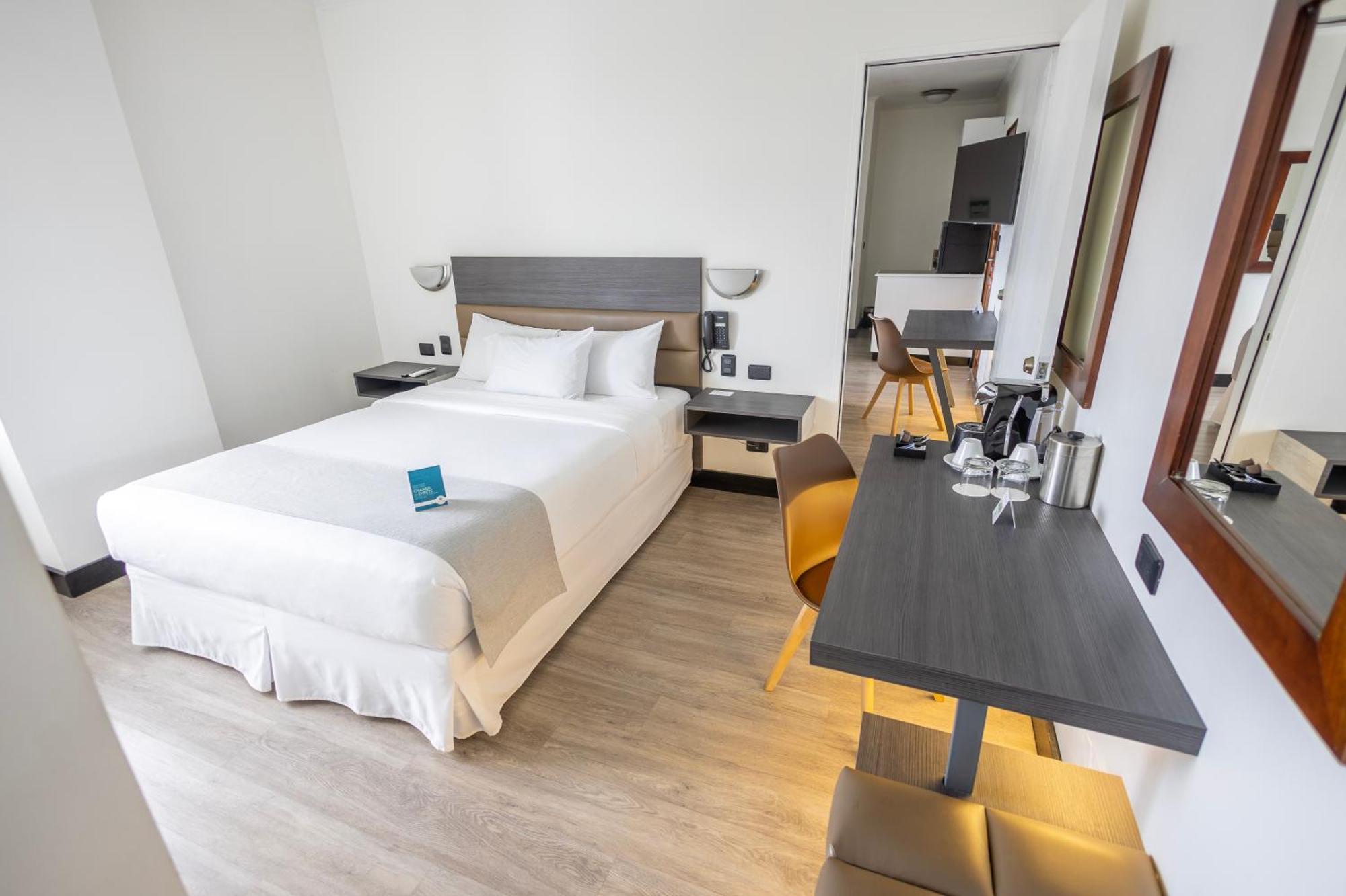 Familiar Suite 1 Queen Bed 1 Full Bed
