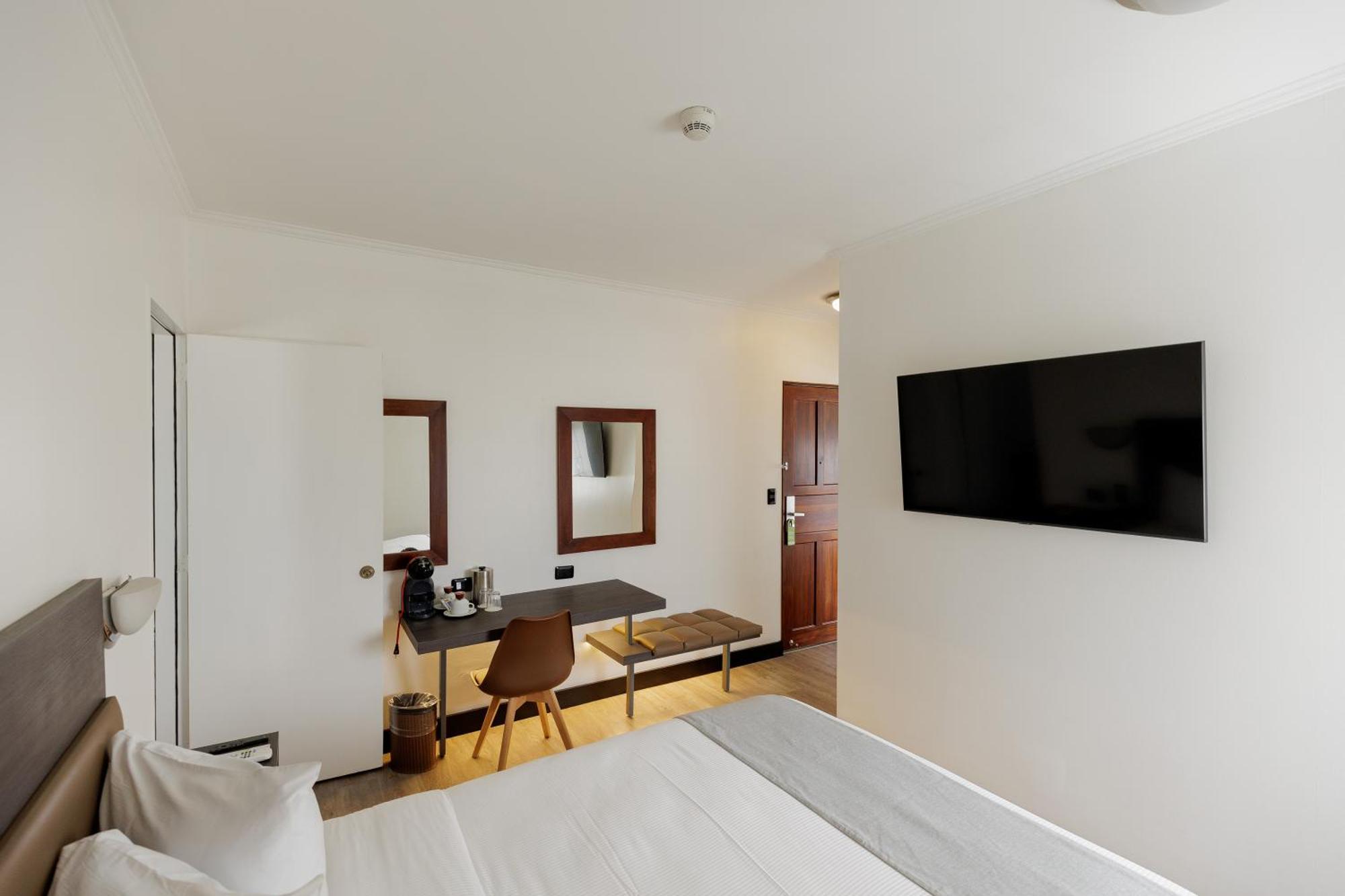 Family Suite 1 Queen Bed