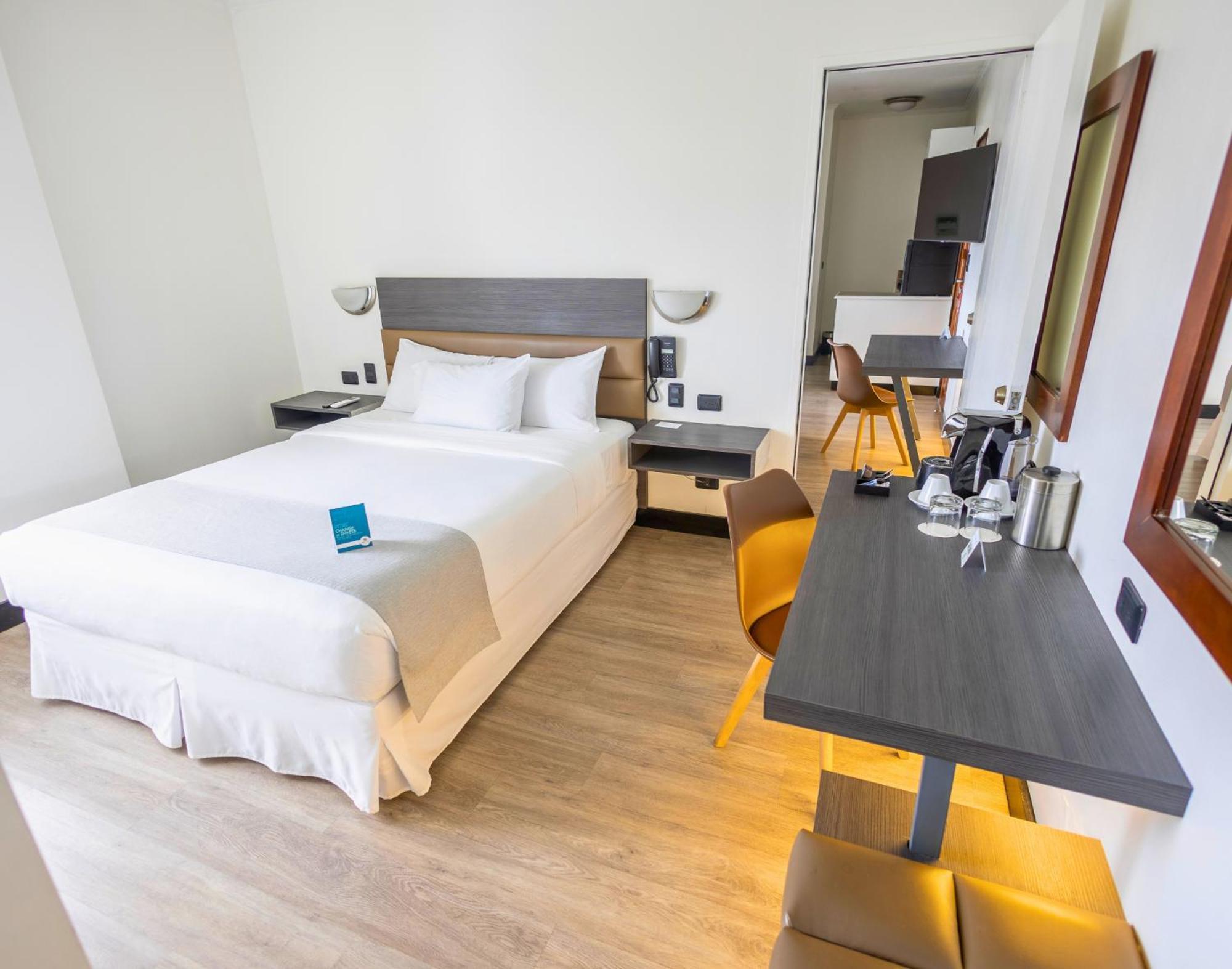 Familiar Suite 1 Queen Bed 1 Full Bed