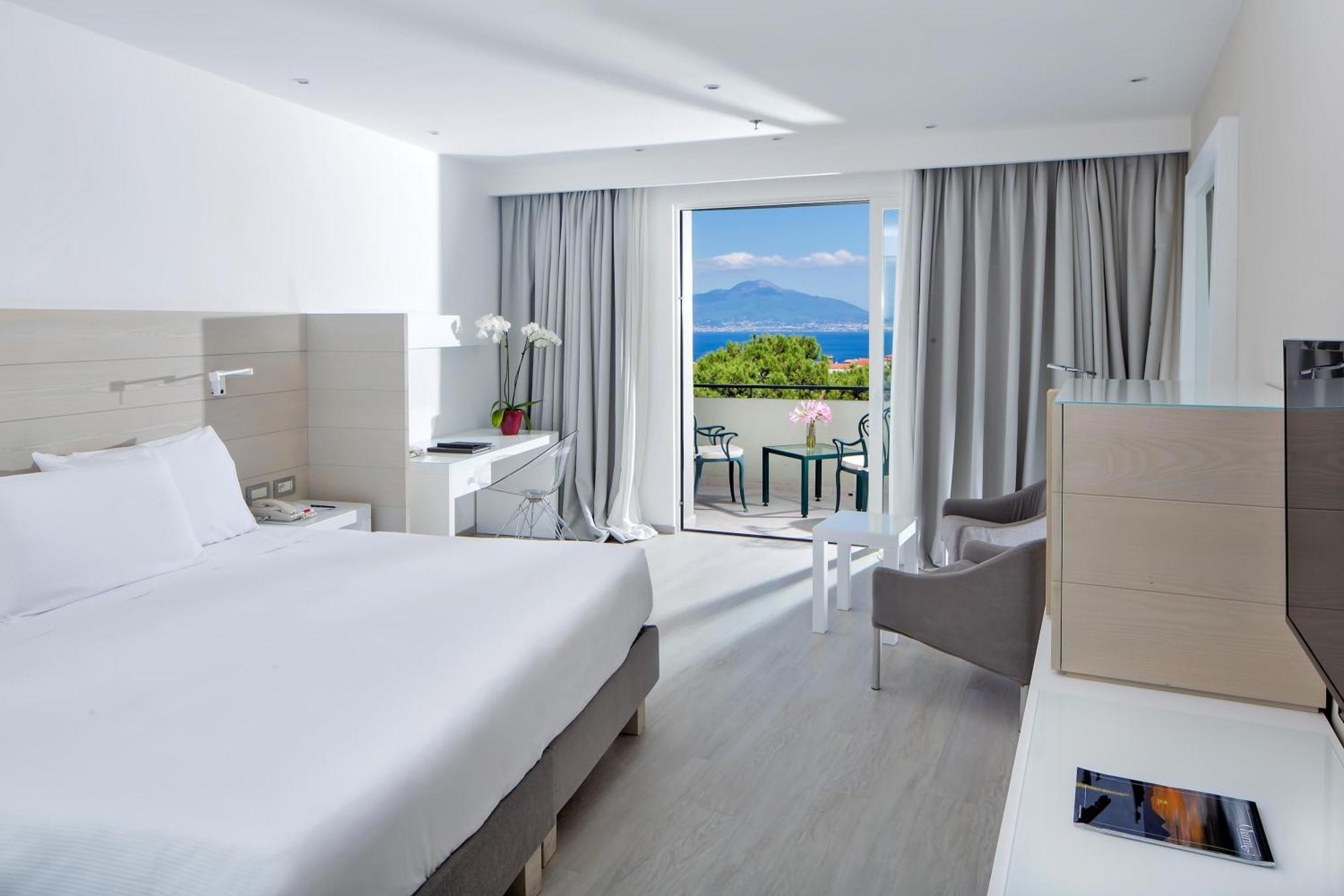 Deluxe King Room with Sea View,1758290248:JPEG