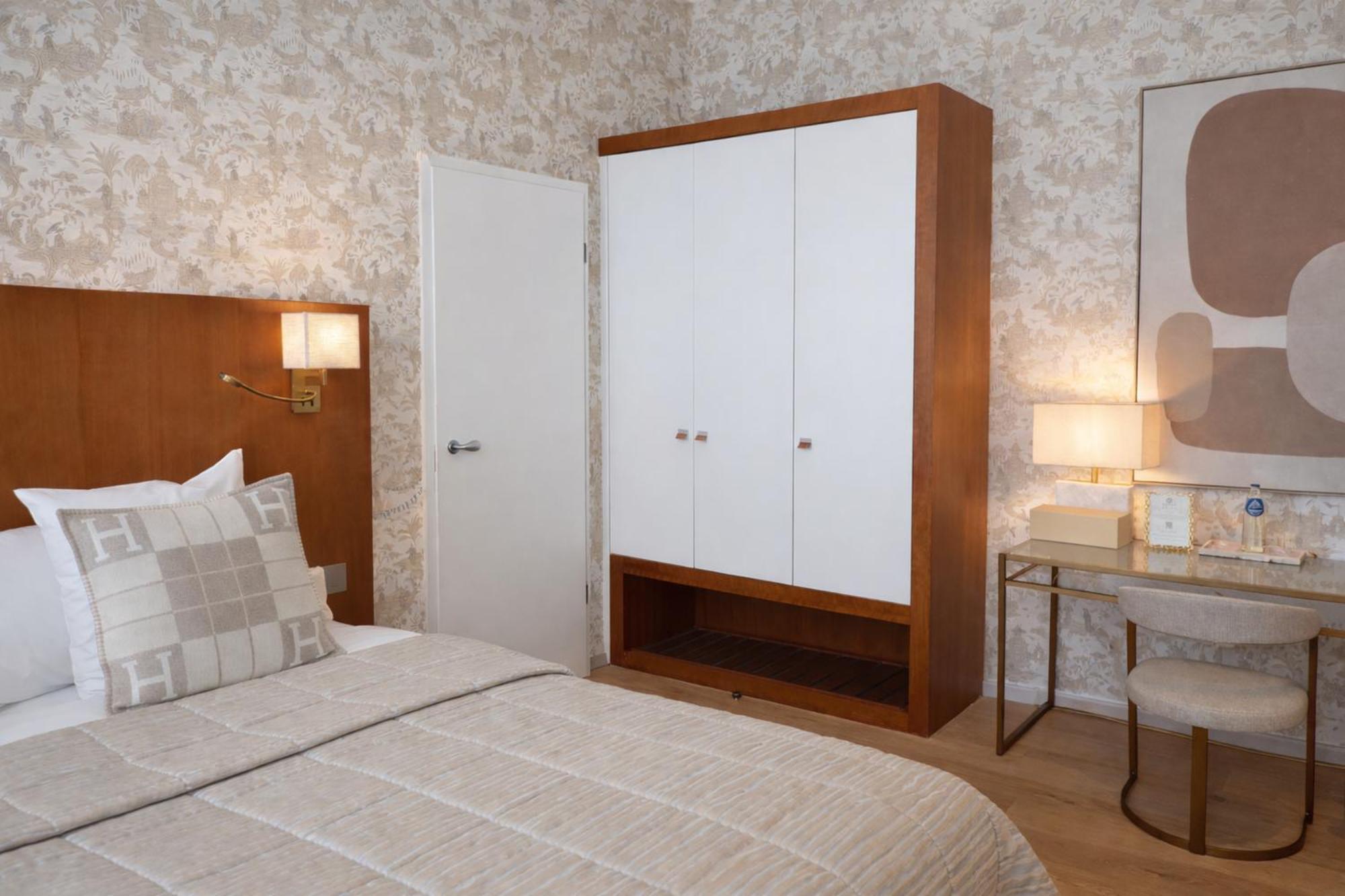 Deluxe Double Room Canal View