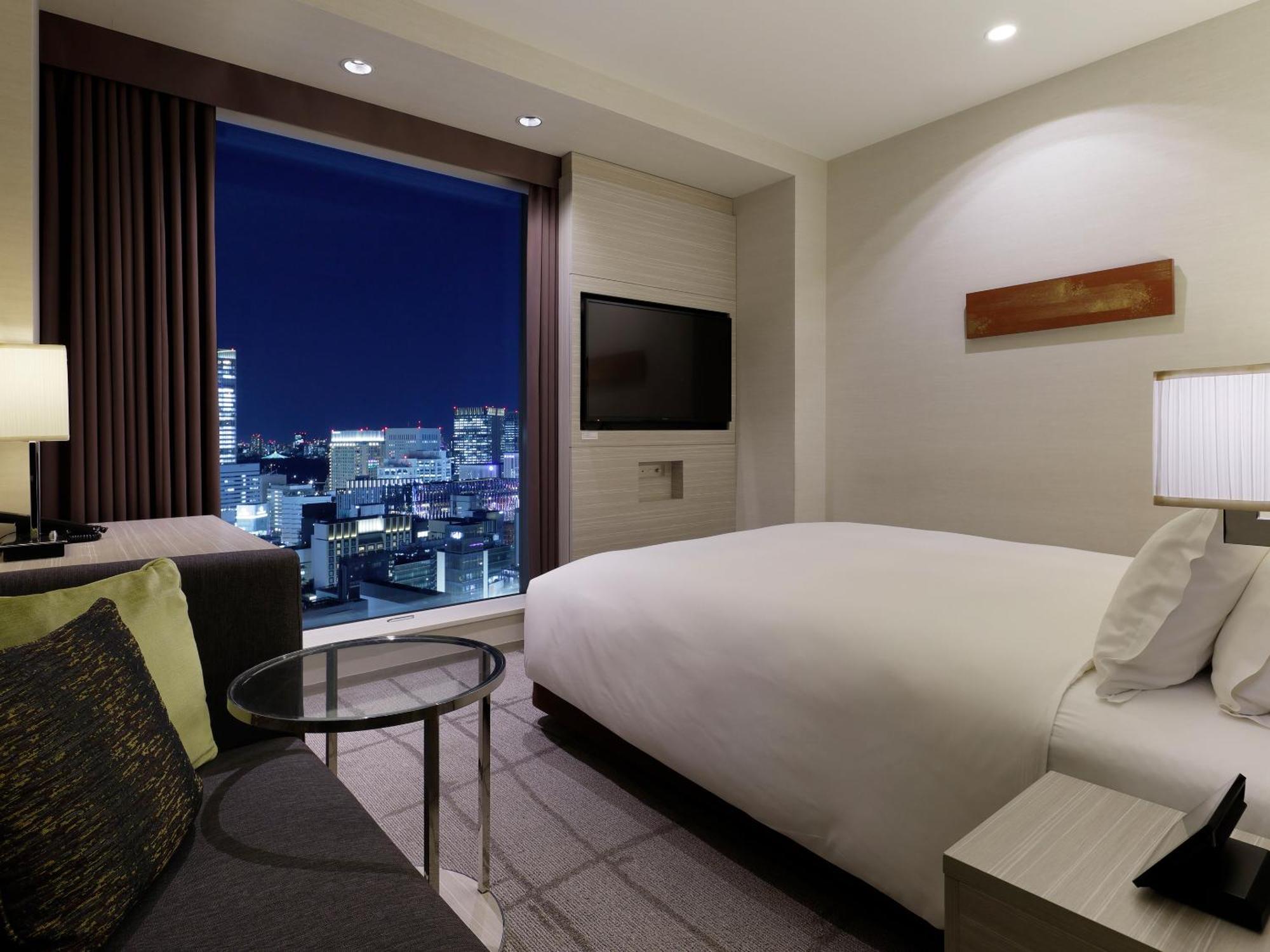 Superior Kamer met Queensize Bed en Uitzicht op de Tokyo Tower vanuit het Bad - Roken