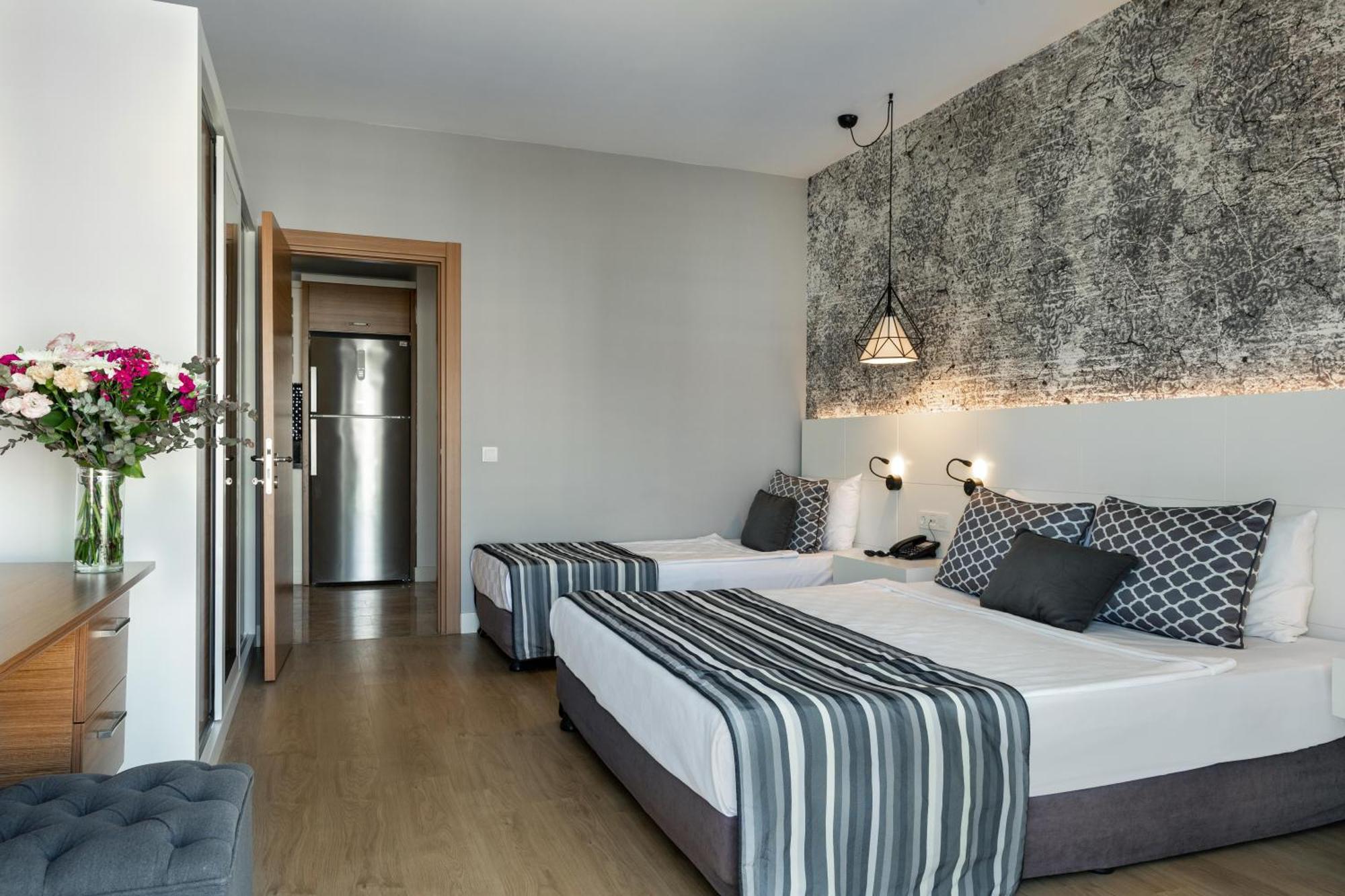 Deluxe Superior Suite