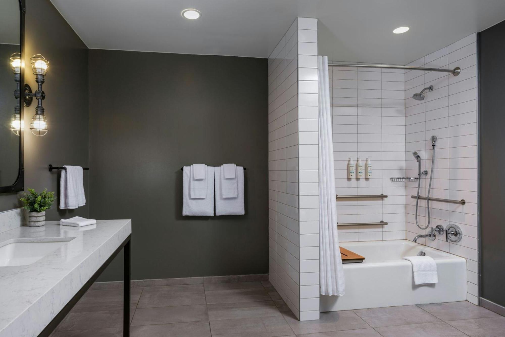 Suite 1 Chambre avec Lit King-Size - Vue sur Cour