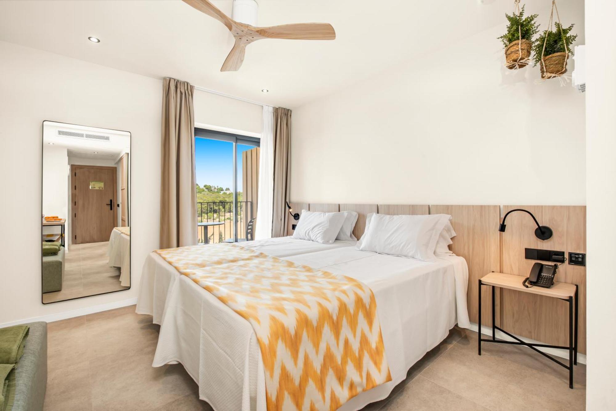 Double or Twin Room Pool View Unlimited Brunch,1772885246:JPEG