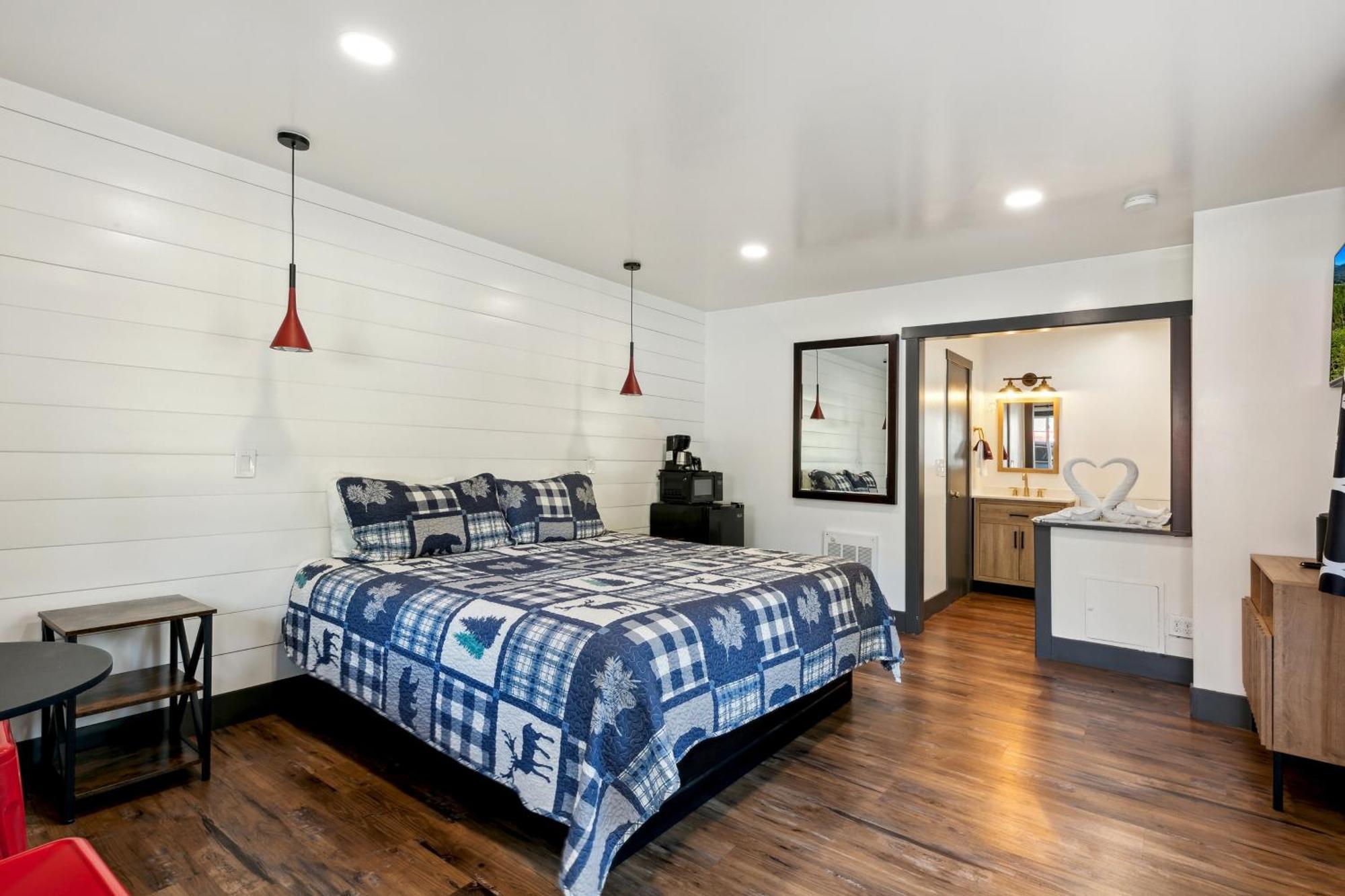 Deluxe King Suite Spa Bath