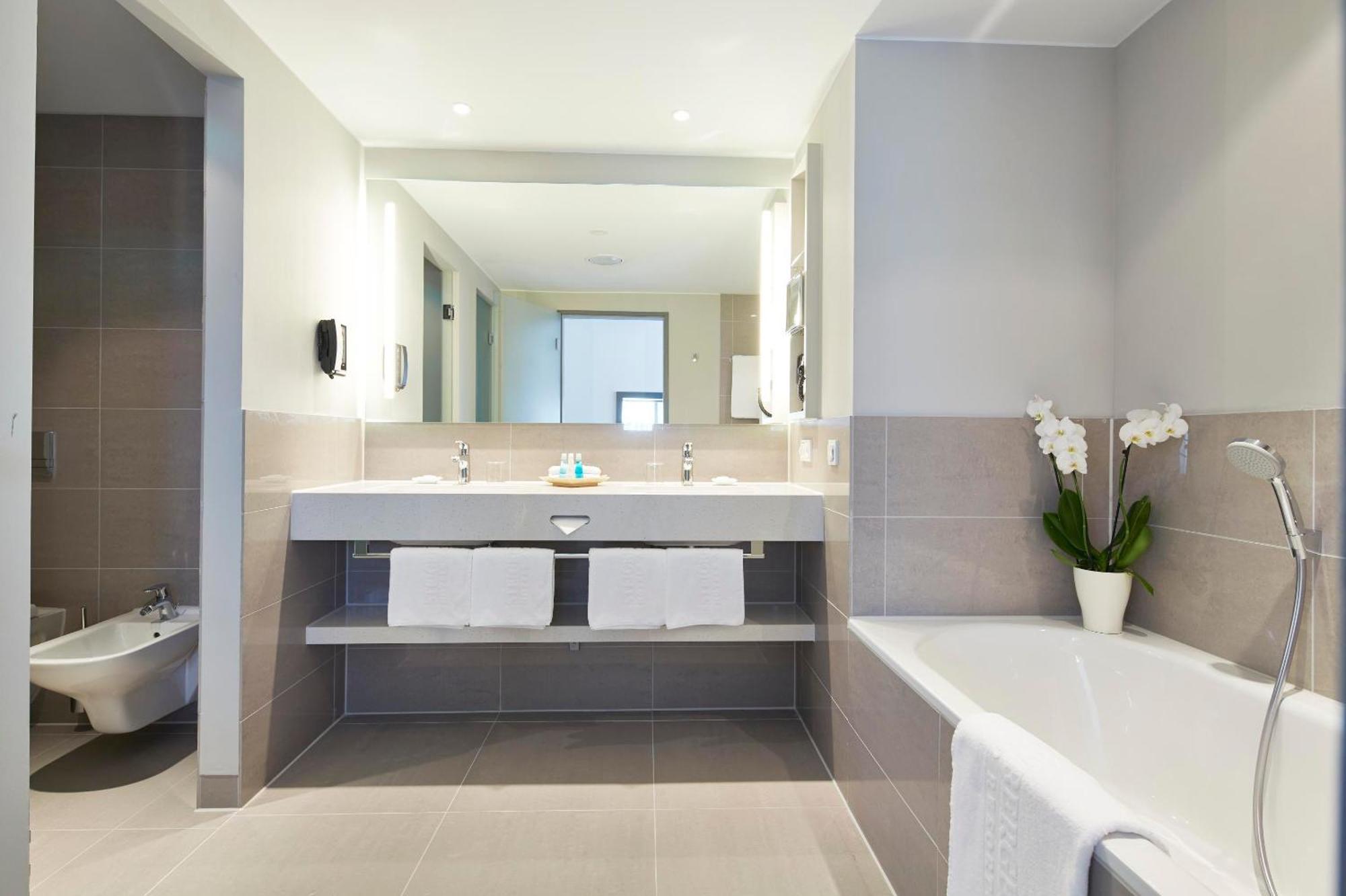 Suite,178114080:JPEG