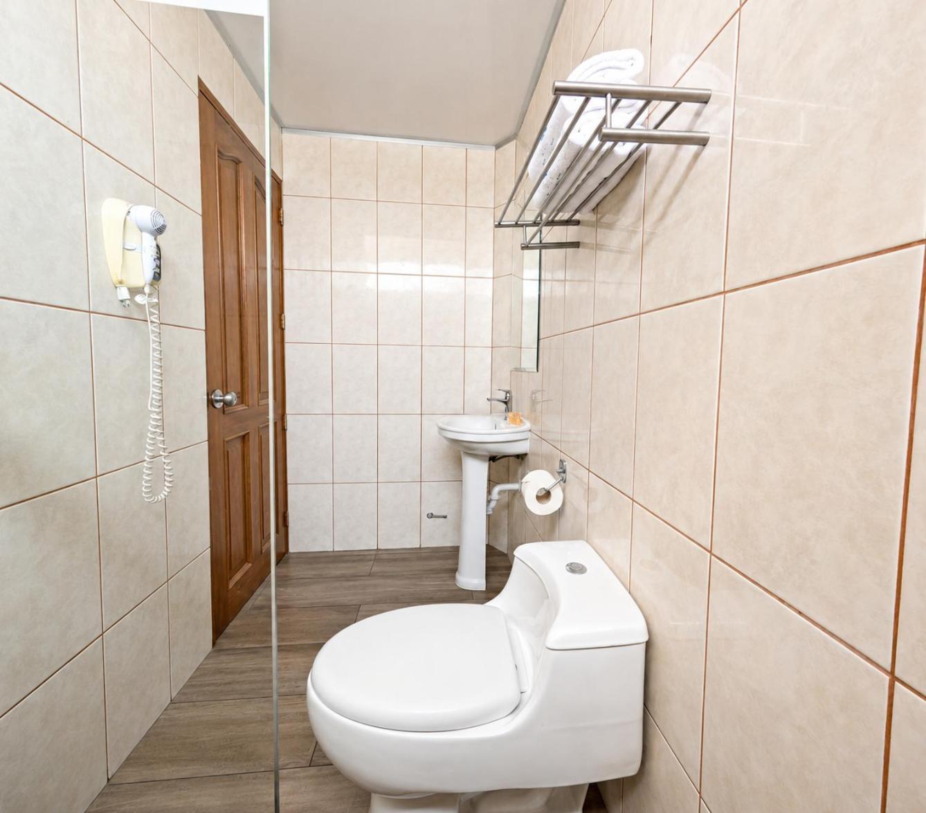 Double or Twin Room Private Bathroom