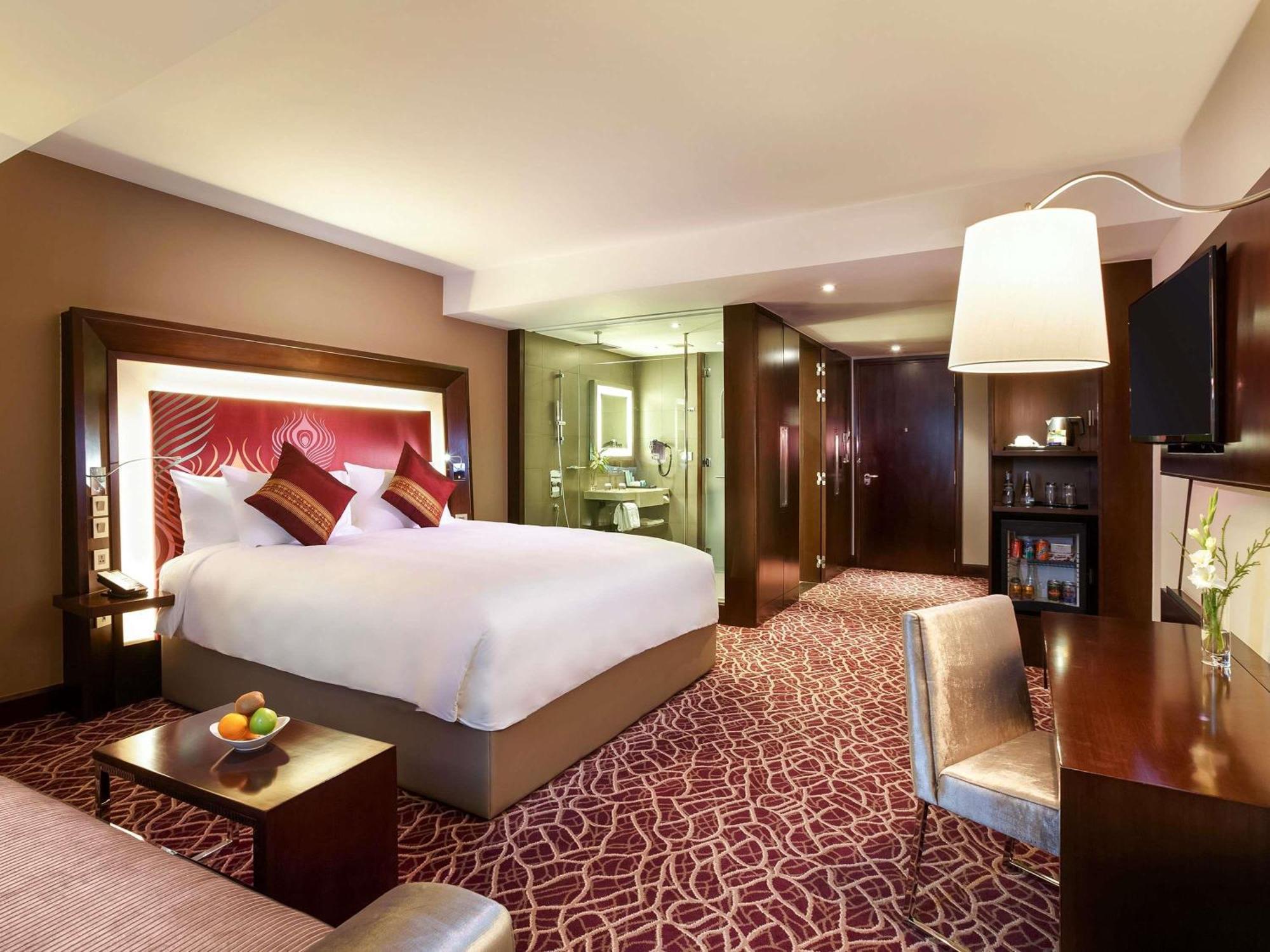 Executive Luxury Suite Bathtub