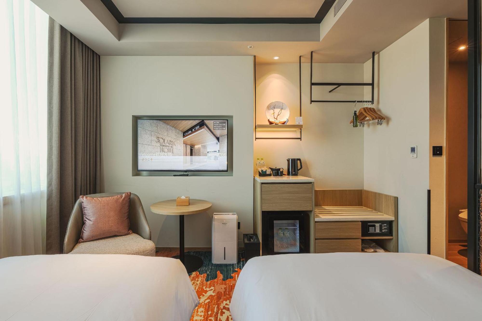 Twin Room Bath