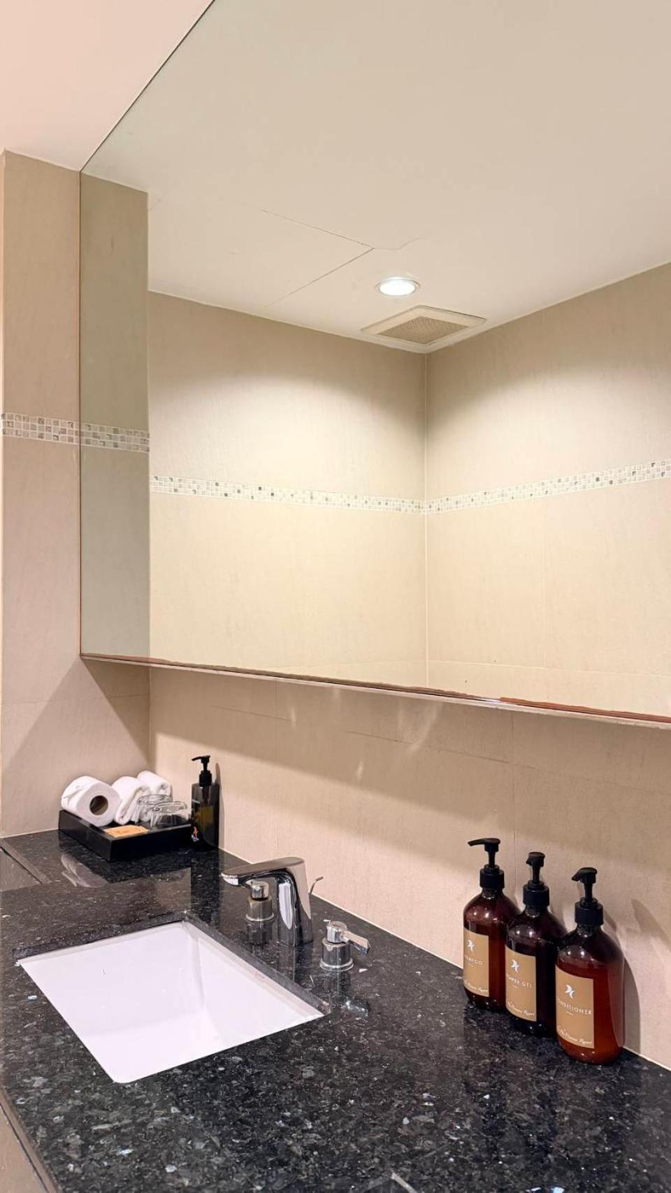Deluxe Refresh Room