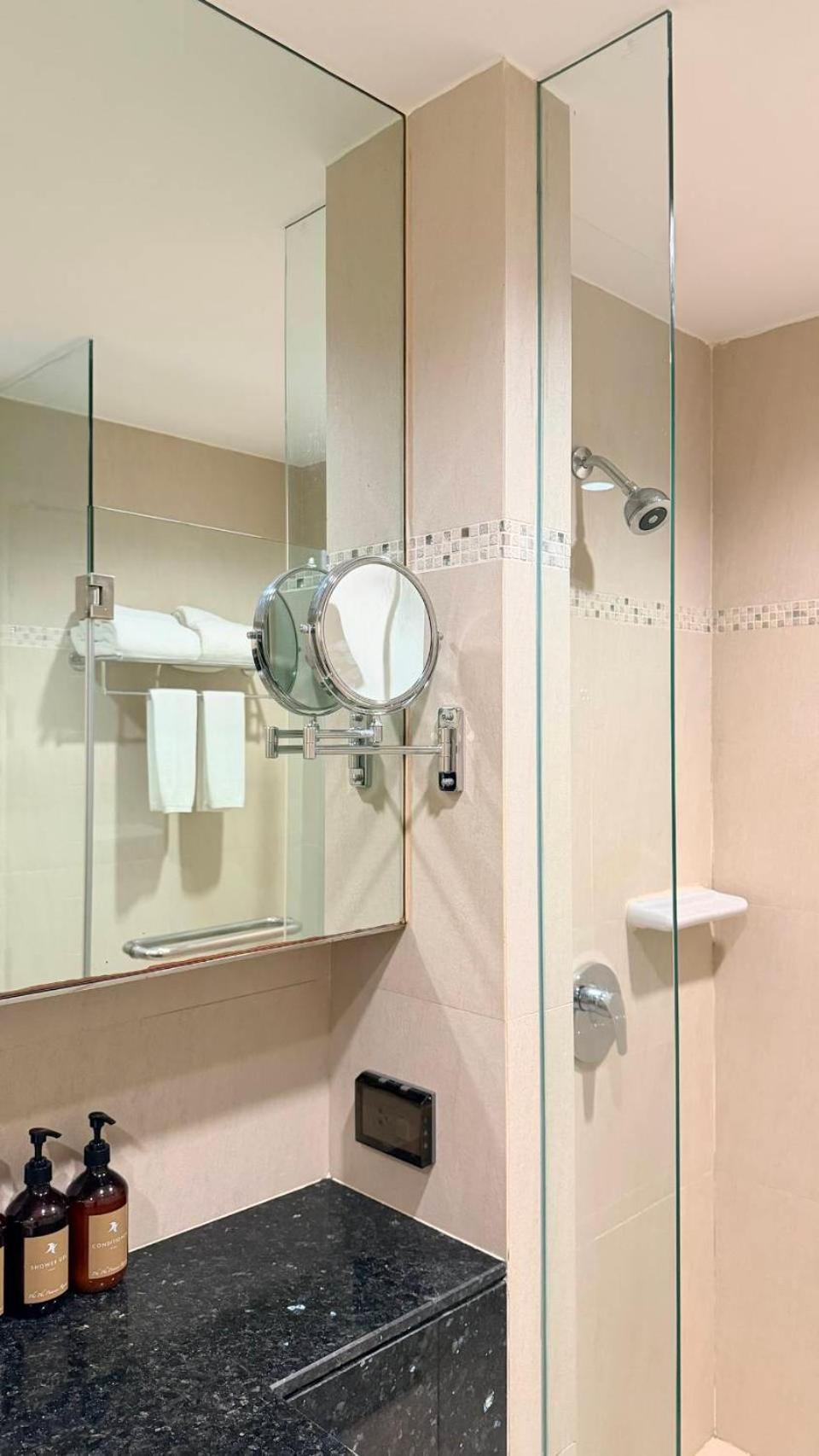 Deluxe Refresh Room