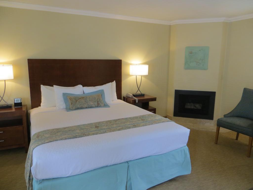 Deluxe King Room with Ocean View and Fireplace