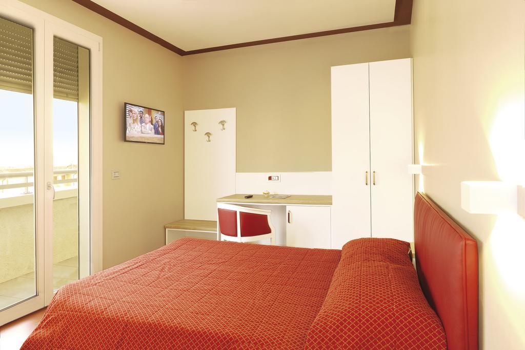Superior King Room,195208924:JPEG