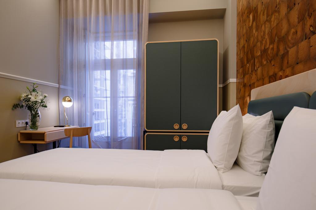 Twin Room,1433086027:JPEG