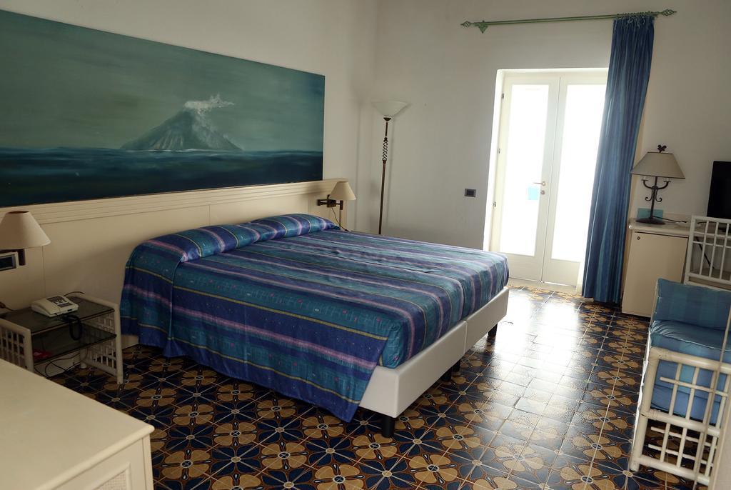 Double or Twin Room Sea View